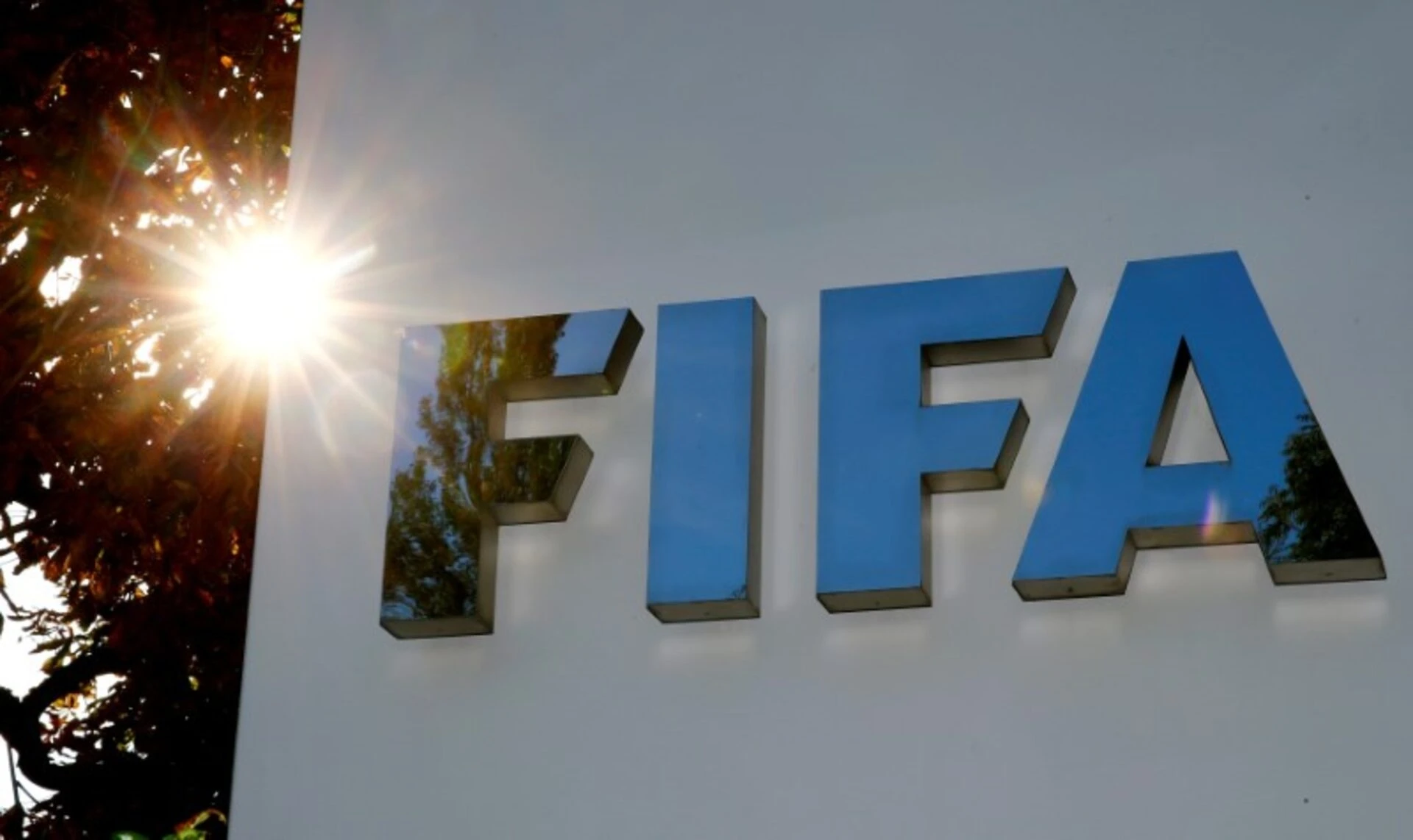 FIFA ra phan quyet lich su hinh anh