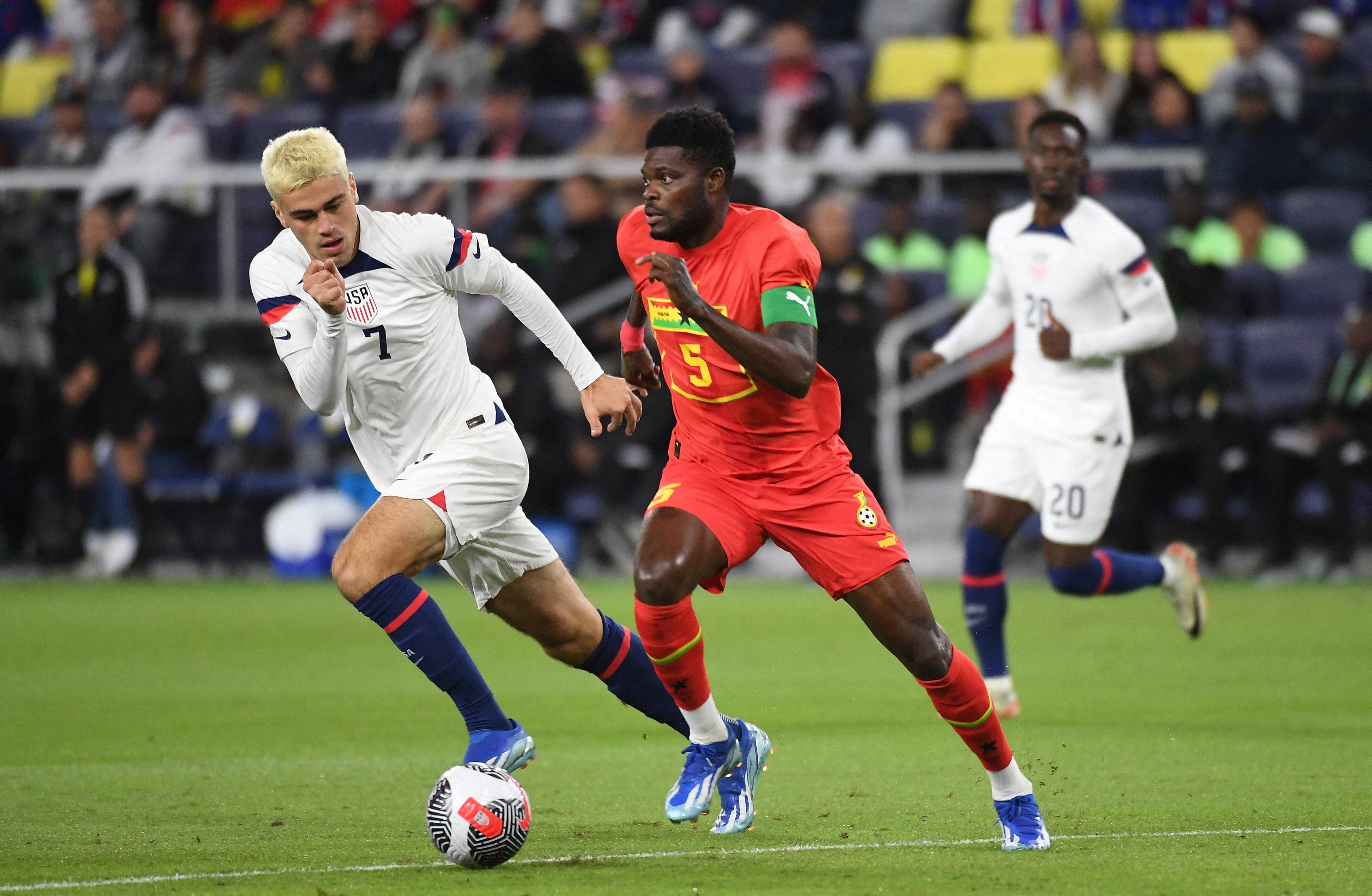 Partey bi cam du World Cup hinh anh