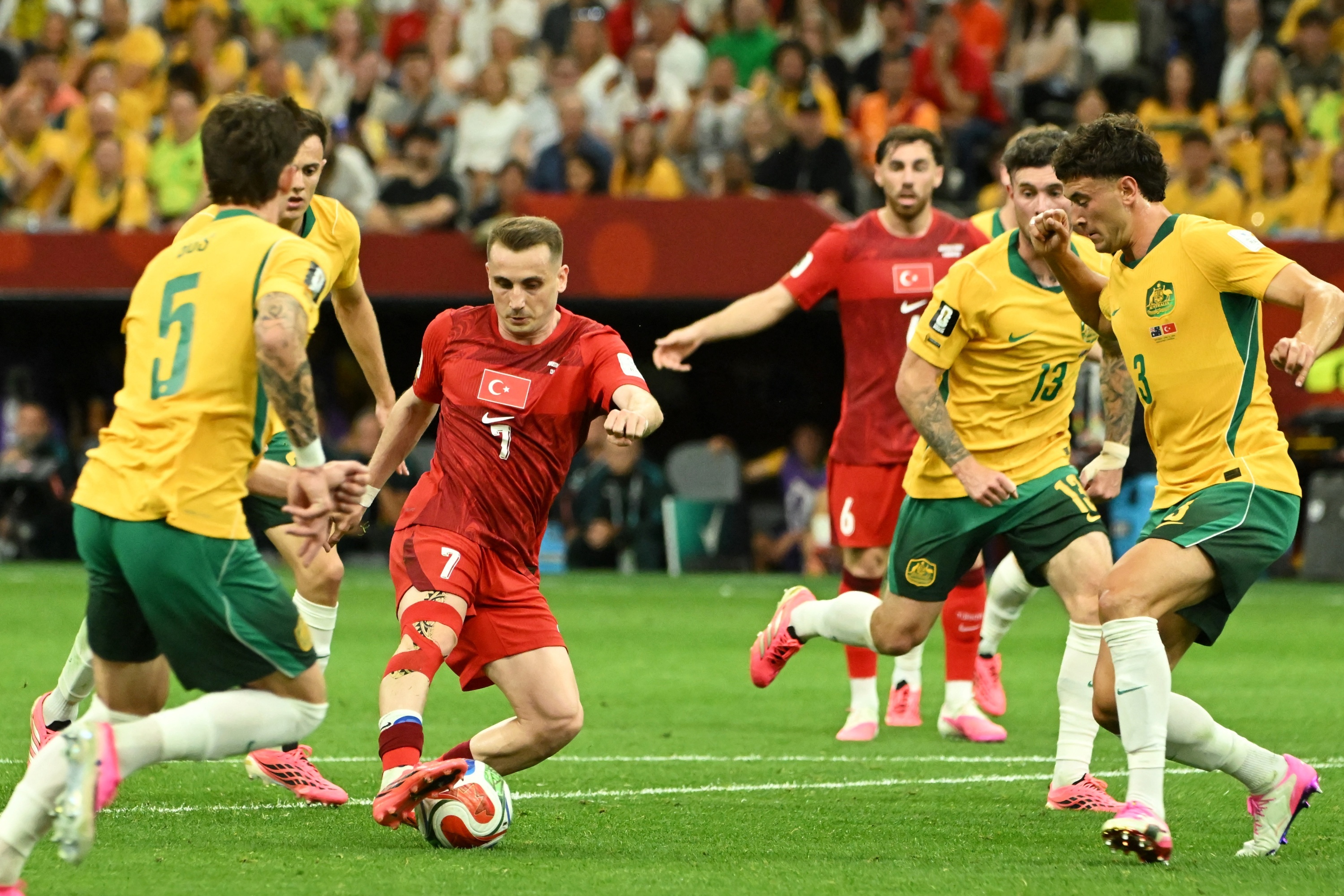 Australia 1-0 Tho Nhi Ky: The tran ep san hinh anh