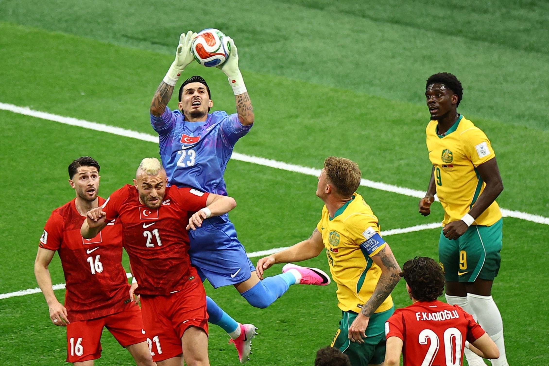 Australia 0-0 Tho Nhi Ky: The tran doi cong hinh anh