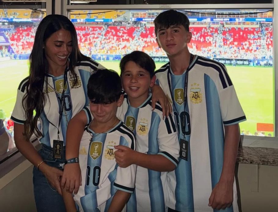 Cam xuc cua vo con Messi sau tran dau hinh anh