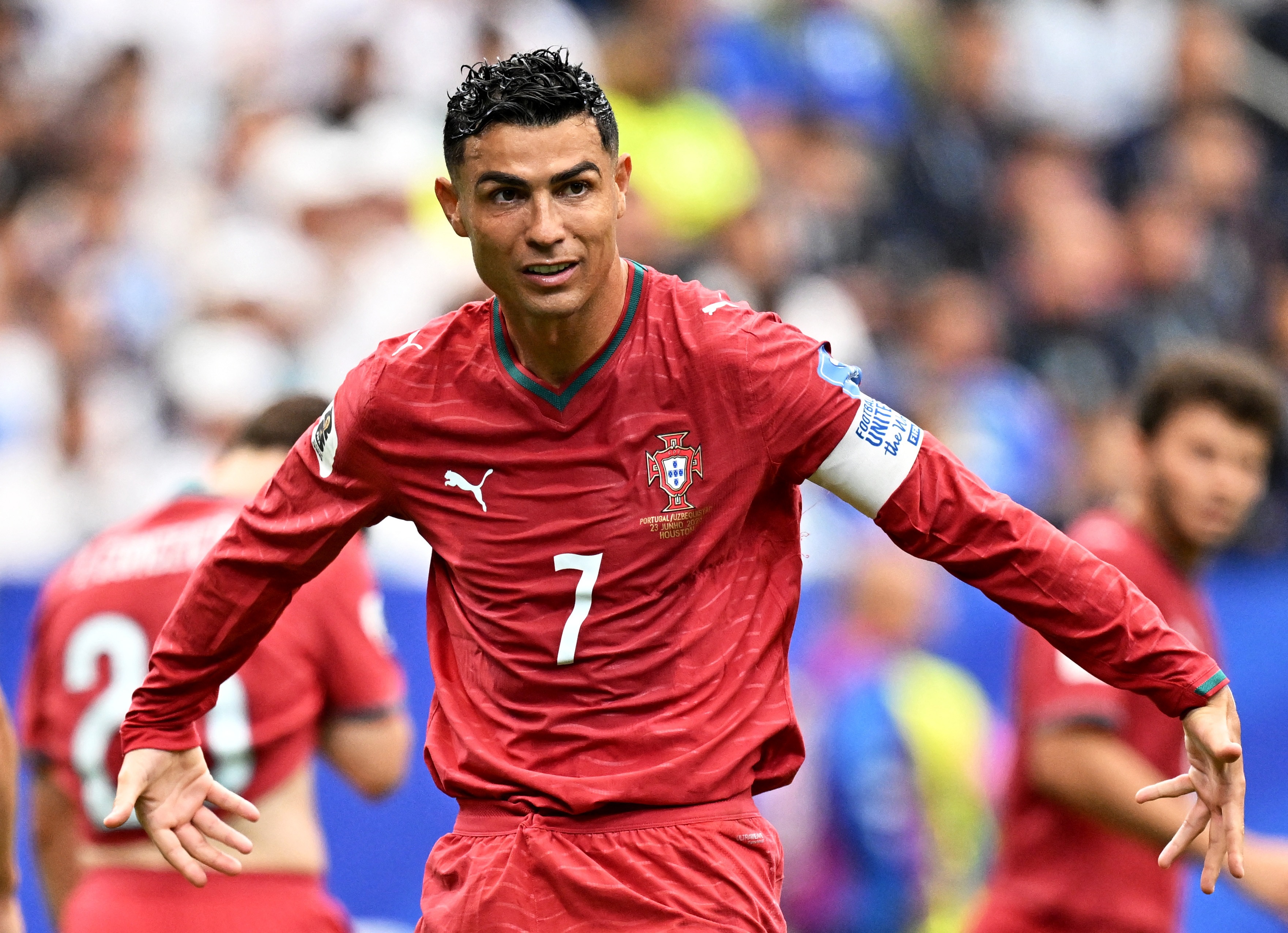 Ronaldo xo do ky luc cua Eusebio hinh anh
