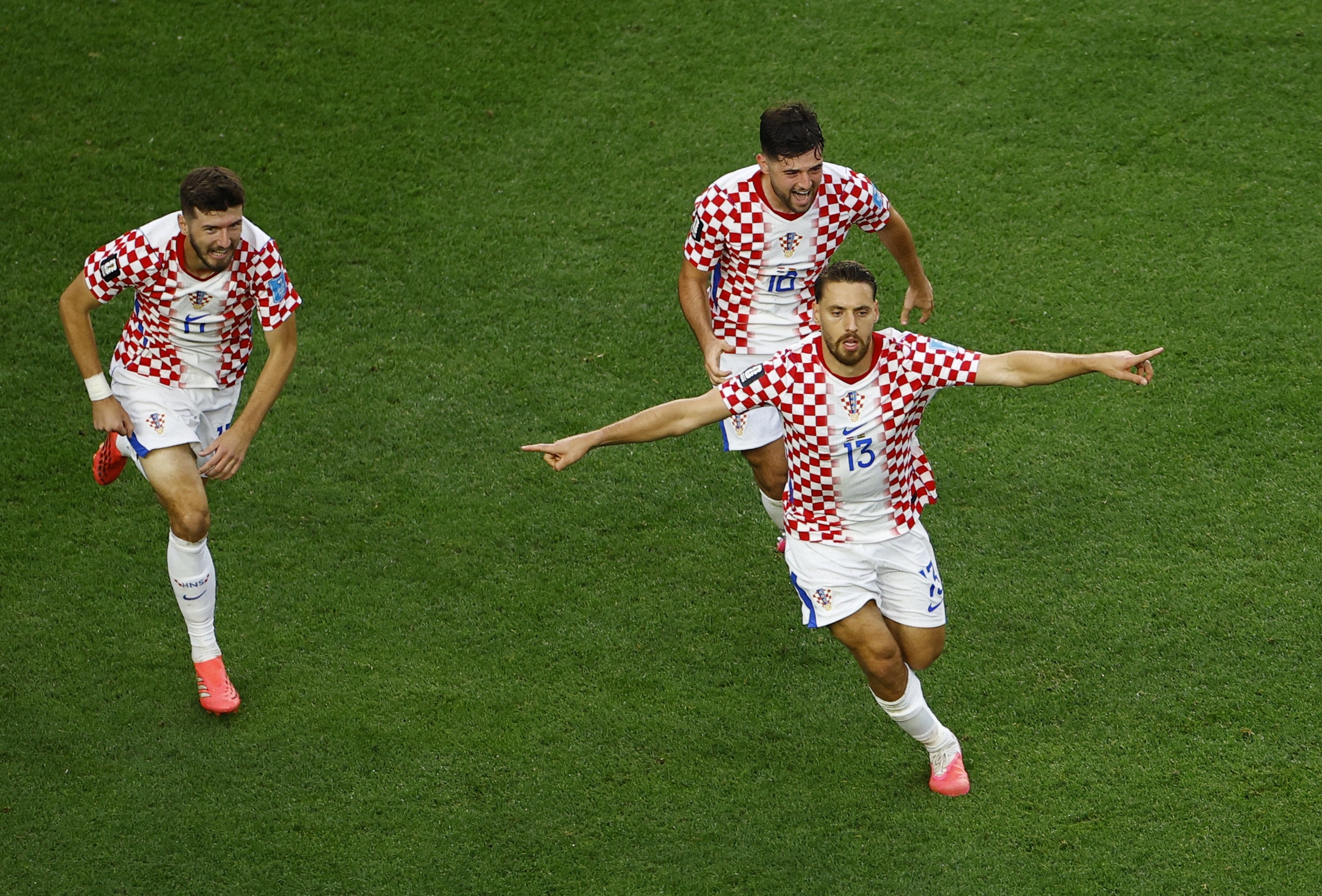Croatia, Ghana dat tay nhau vao vong knock-out World Cup hinh anh
