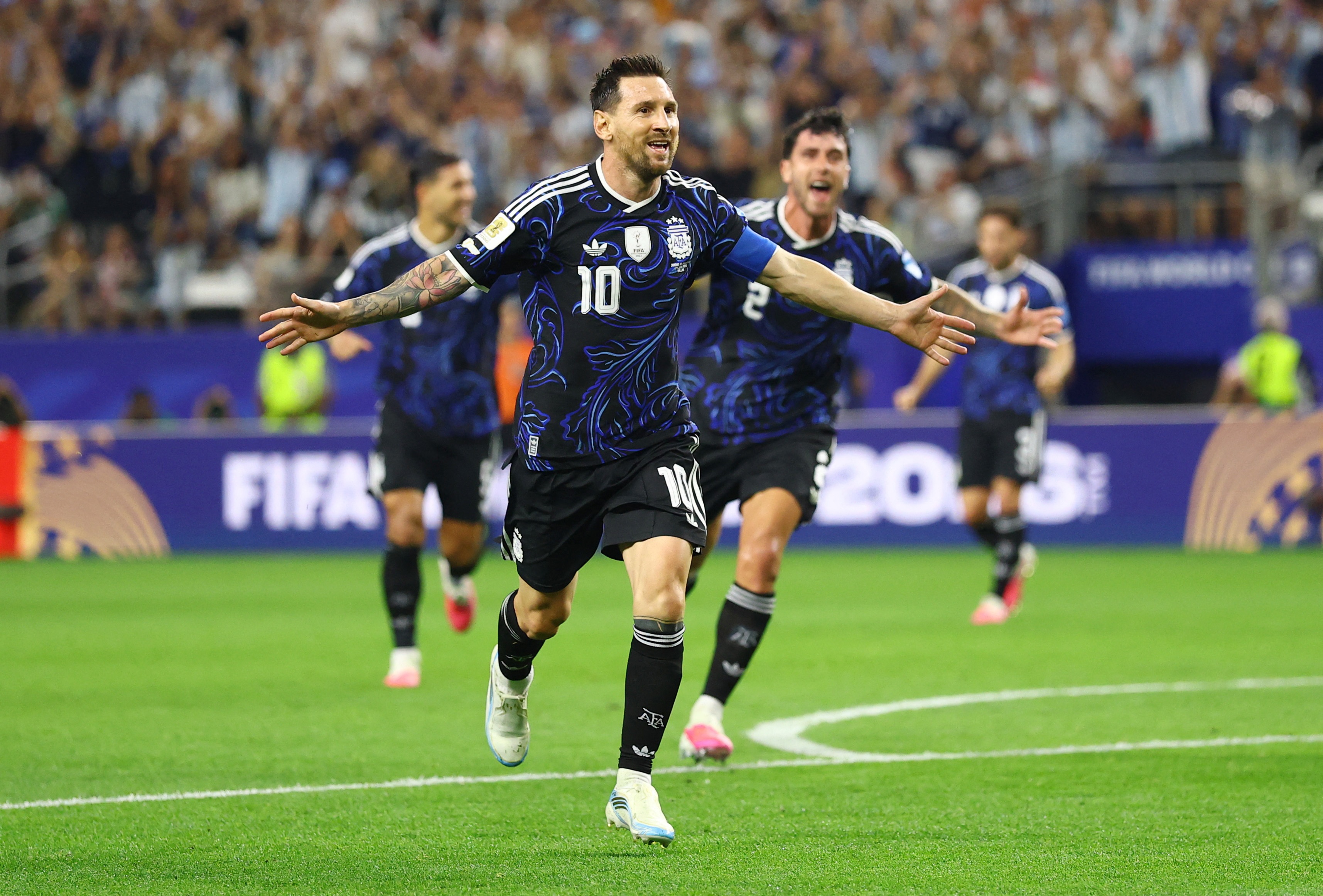 Messi lien tiep xo do cac ky luc World Cup hinh anh