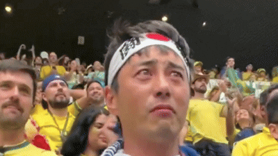 Fan Brazil an ui CDV Nhat Ban bat khoc hinh anh