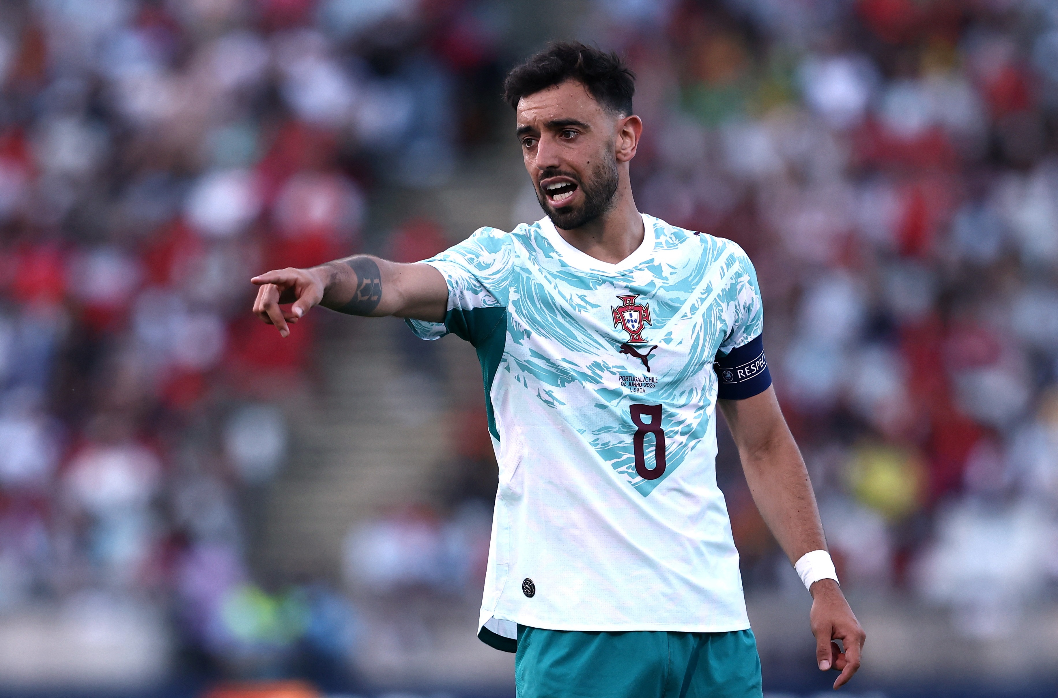 Galatasaray gui de nghi khung cho Bruno Fernandes hinh anh