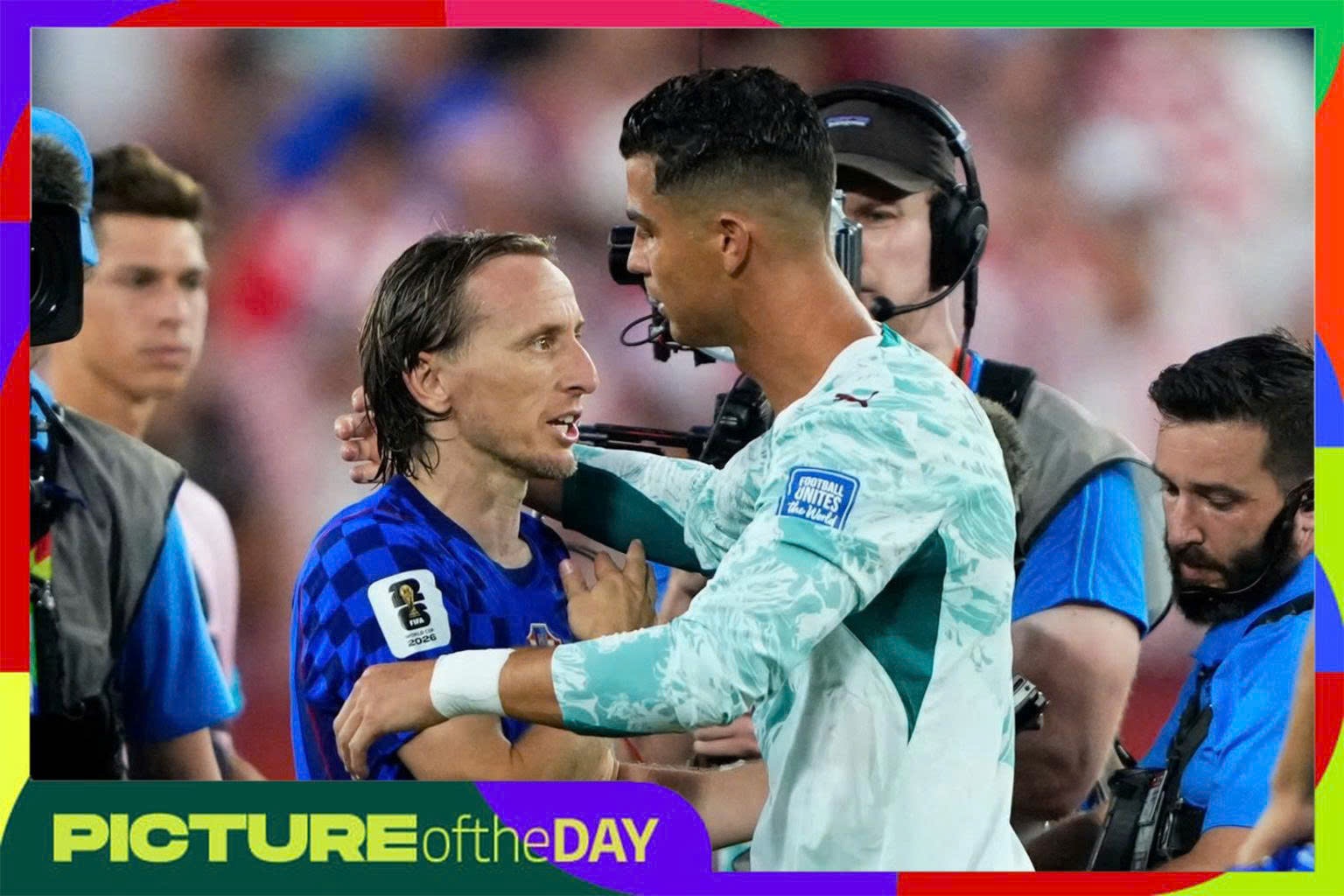 Khoanh khac World Cup: Cai om cua Ronaldo va Modric hinh anh