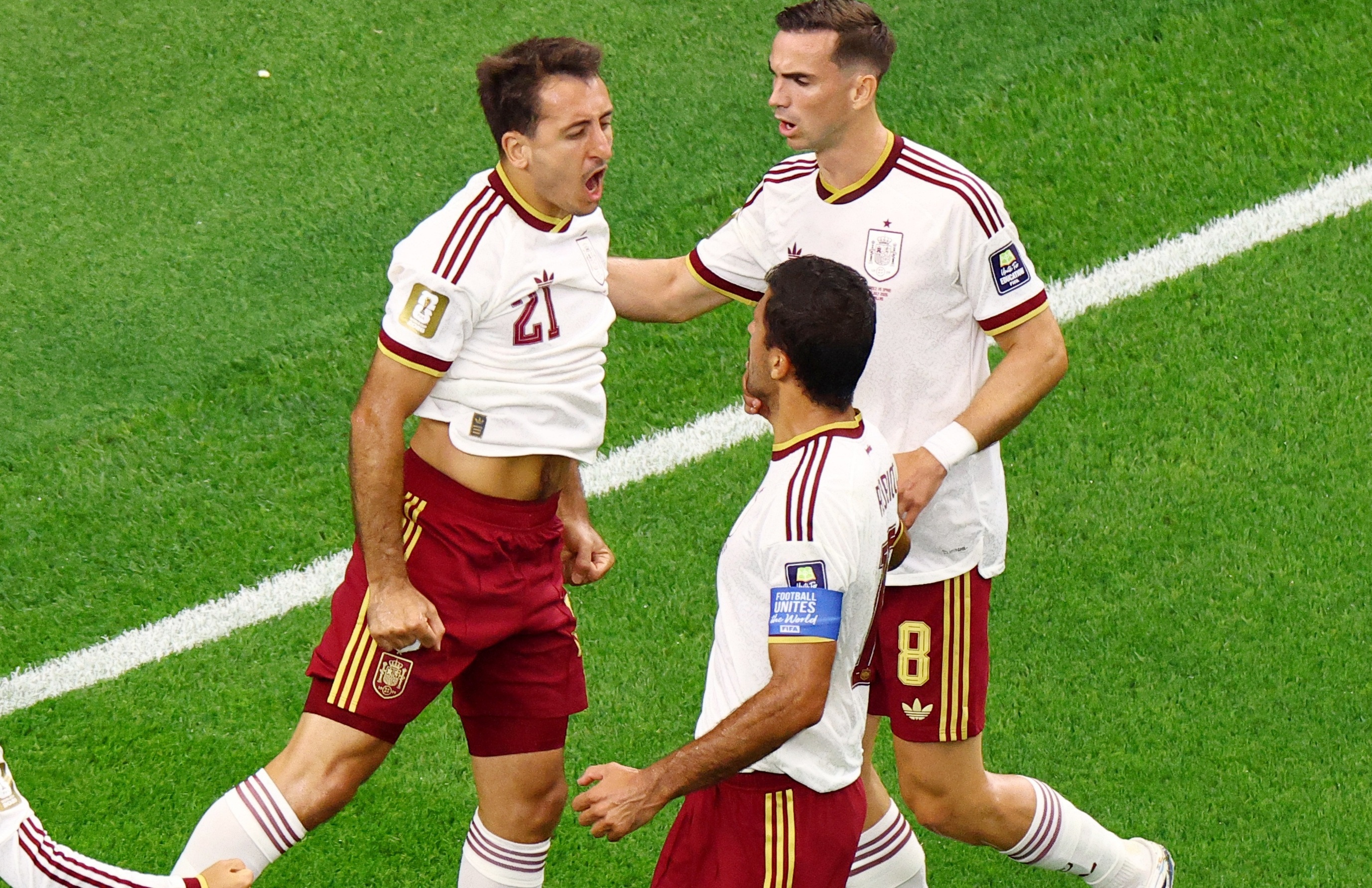 Pháp 0-1 Tây Ban Nha: Sai lầm đáng trách