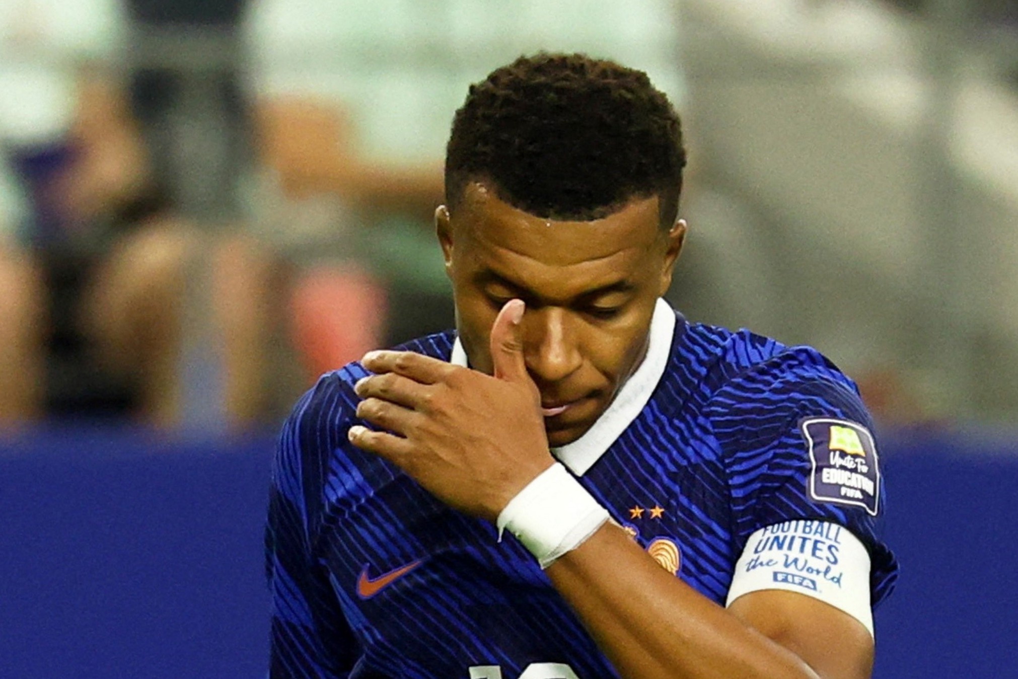Pháp gục ngã, Mbappe lại ôm hận trước Yamal