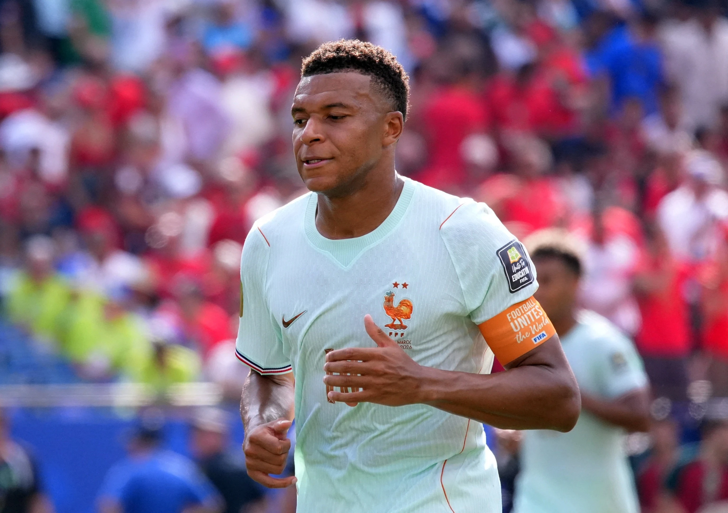 Nghĩa cử cao đẹp của Mbappe