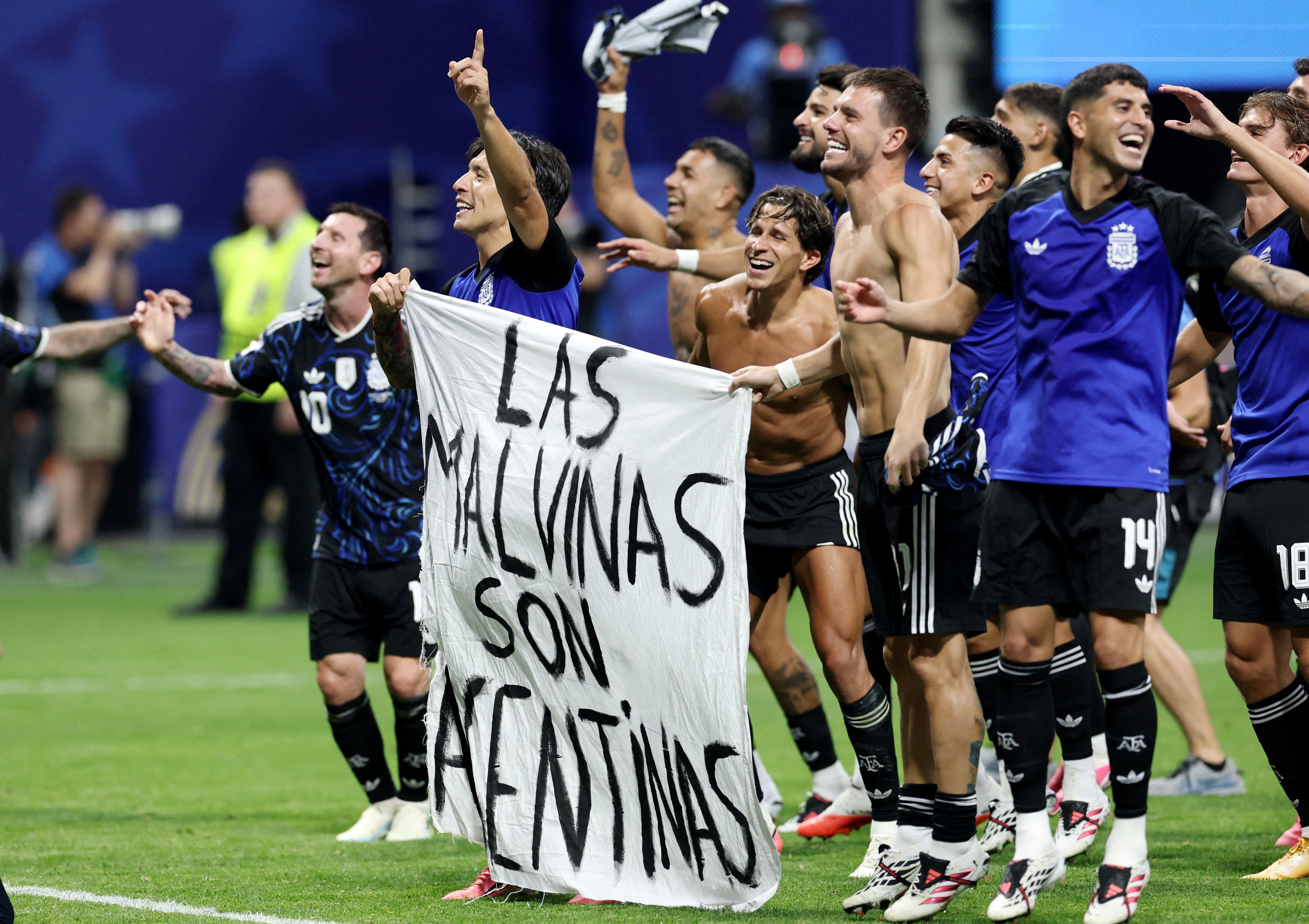 Argentina doi mat an phat tu FIFA sau tran thang Anh hinh anh