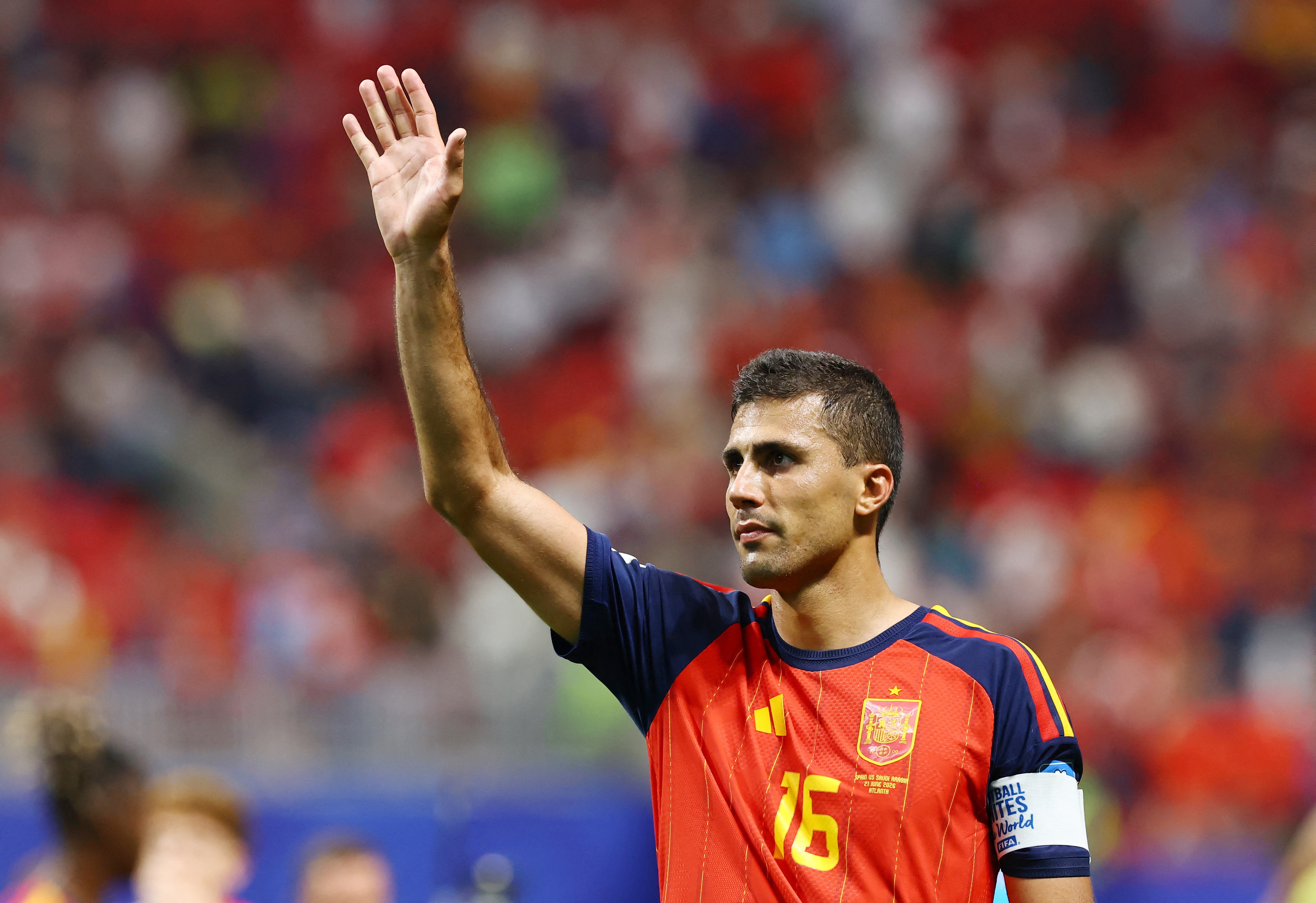 Rodri tiết lộ cách ngăn chặn Messi