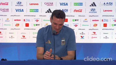Scaloni bật khóc, bỏ dở họp báo sau chung kết World Cup