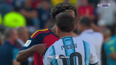 Hành động đẹp của Yamal dành cho Messi