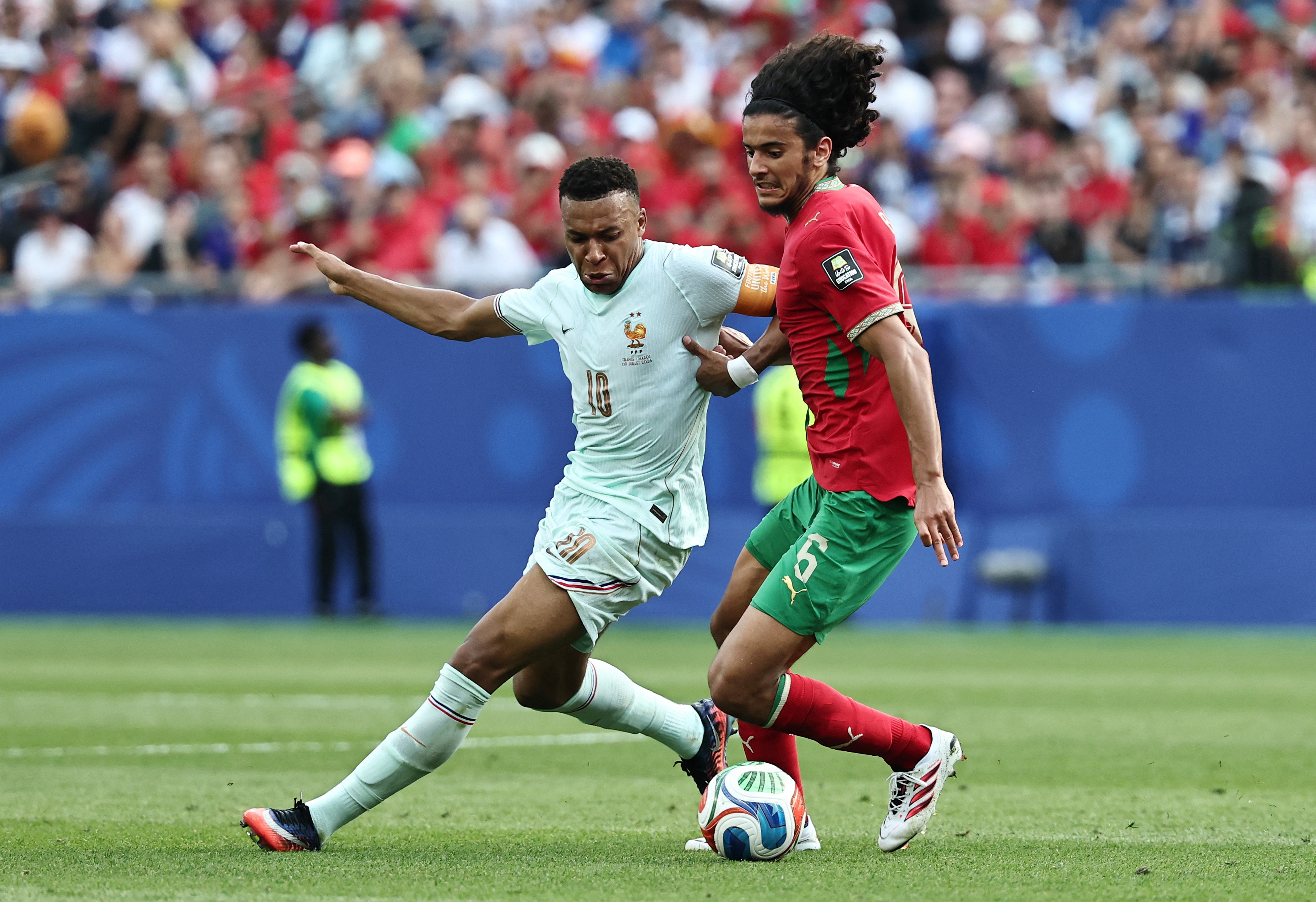Sao trẻ Morocco gật đầu với Man City