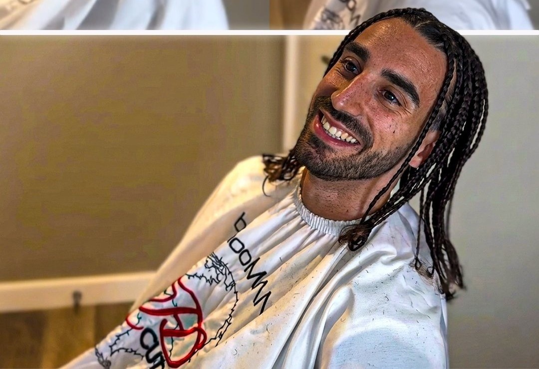 Cucurella gây chú ý với diện mạo mới