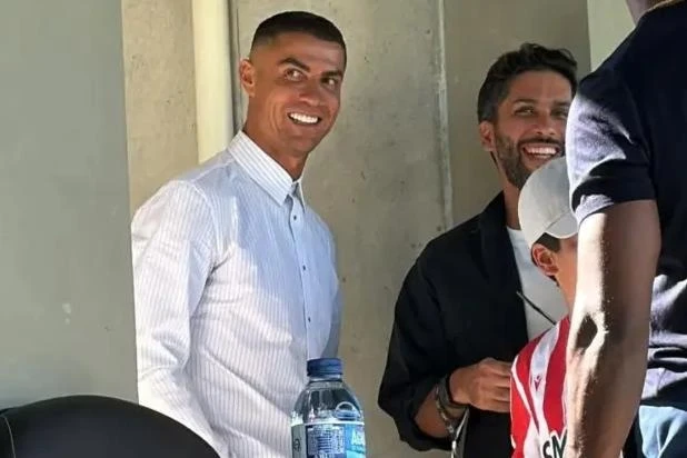 Ronaldo 'chiếm sóng' trong trận thua trắng của Al Nassr