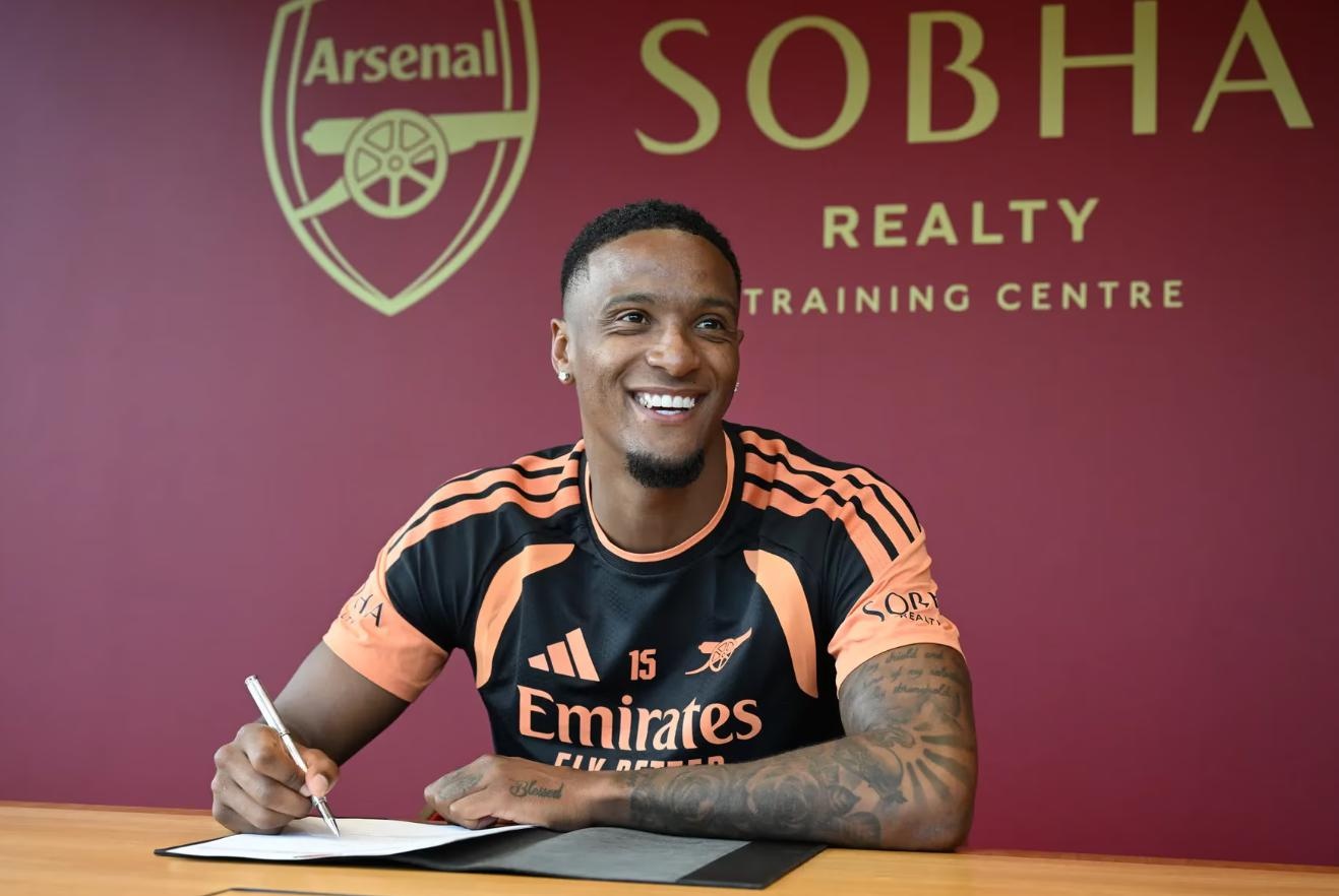 Arsenal chính thức chiêu mộ thành công Ezri Konsa