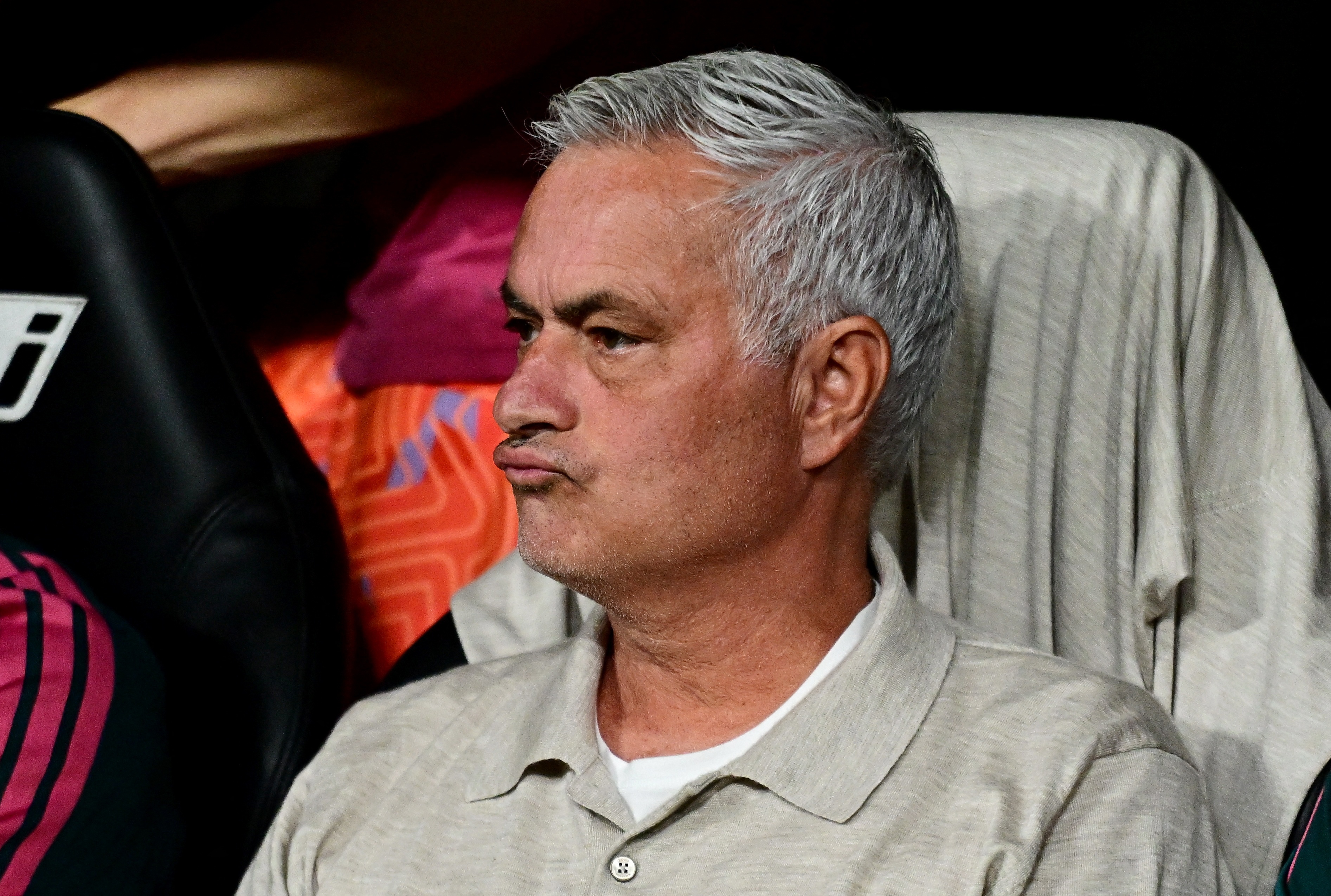 Mourinho: 'Cầu thủ Betis giả chết để đánh lừa trọng tài'