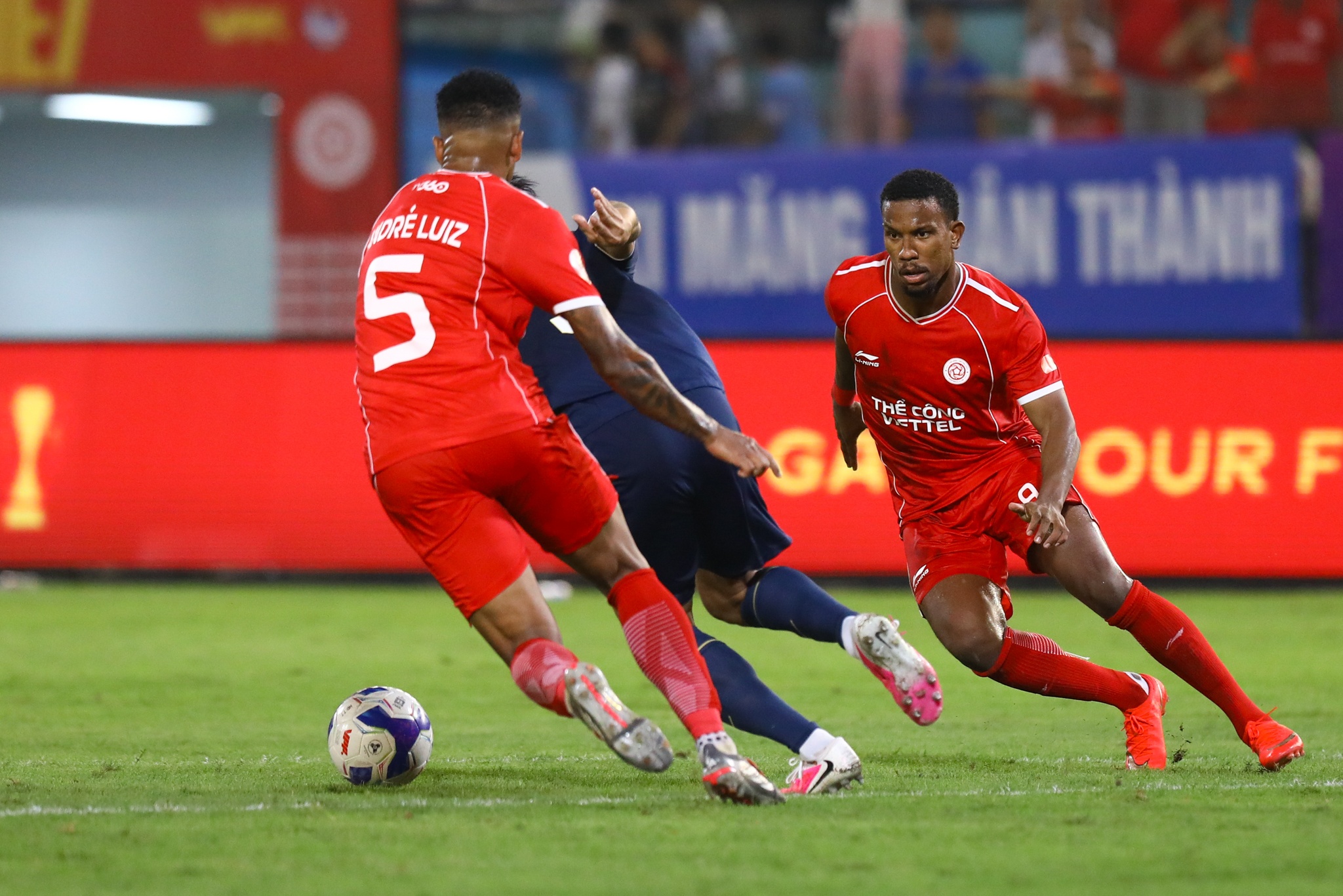 Thẻ đỏ Văn Hậu ảnh 11