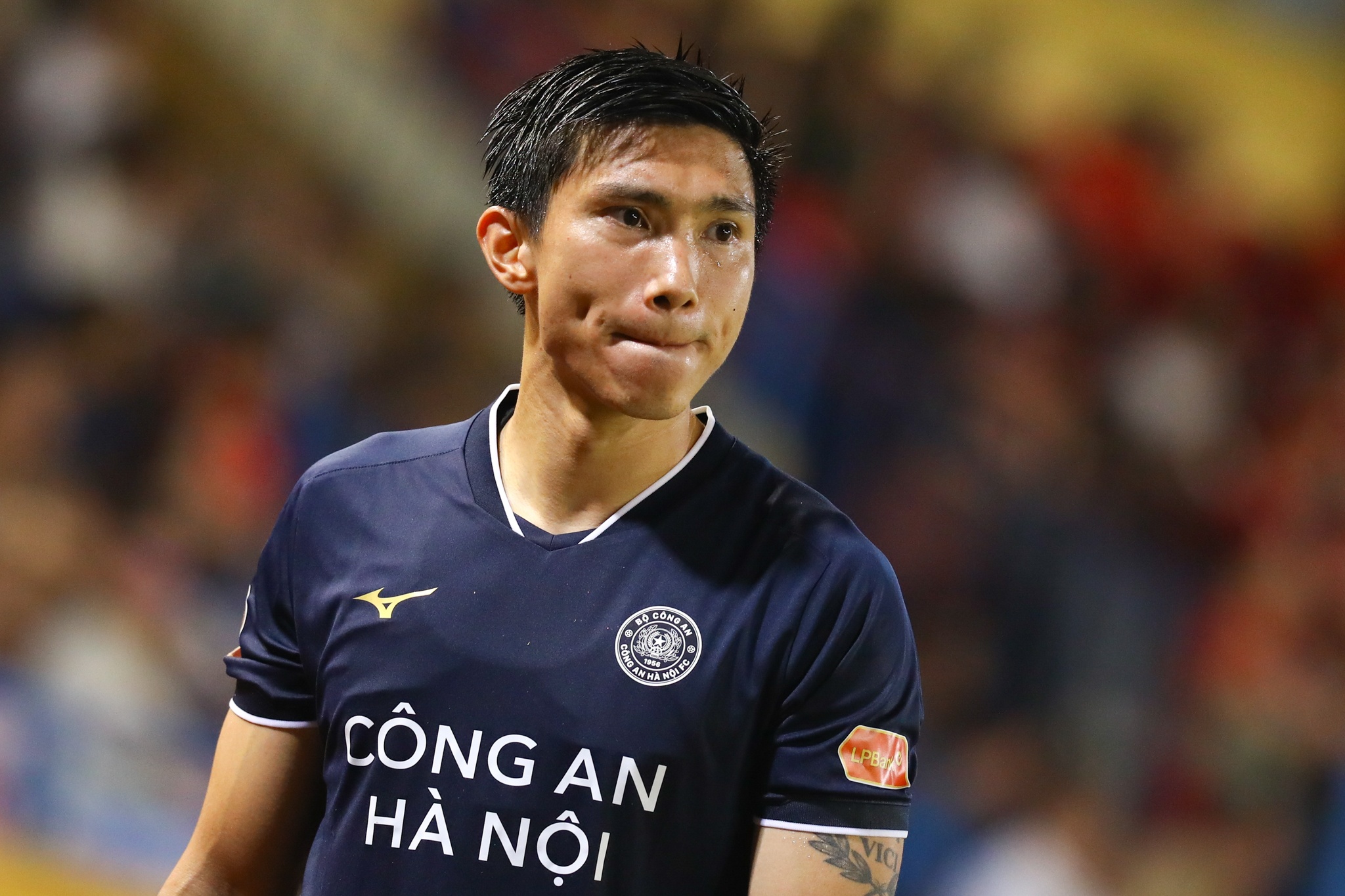 Thẻ đỏ Văn Hậu ảnh 15