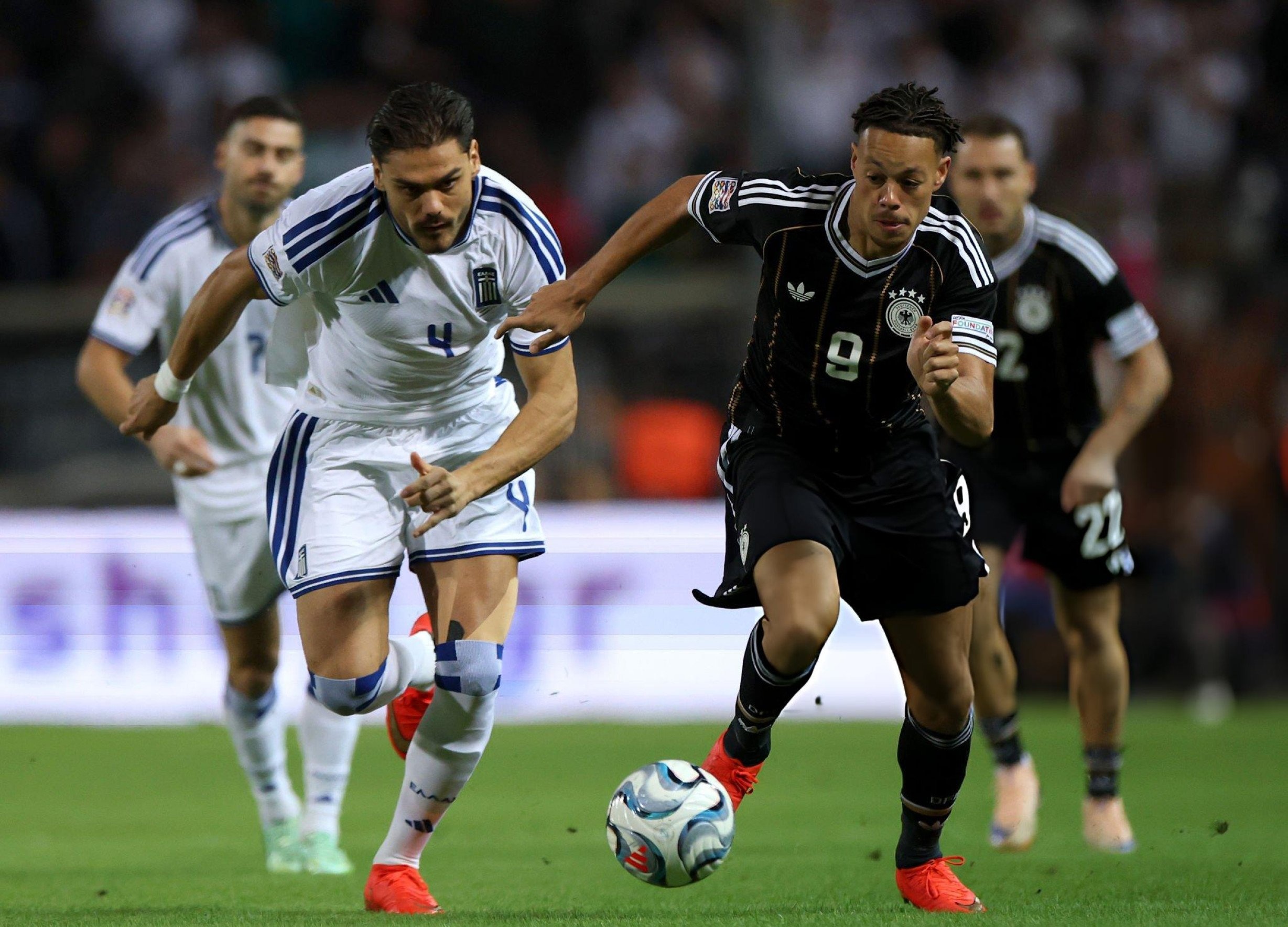 VAR can thiệp, Đức chia điểm tiếc nuối với Hy Lạp