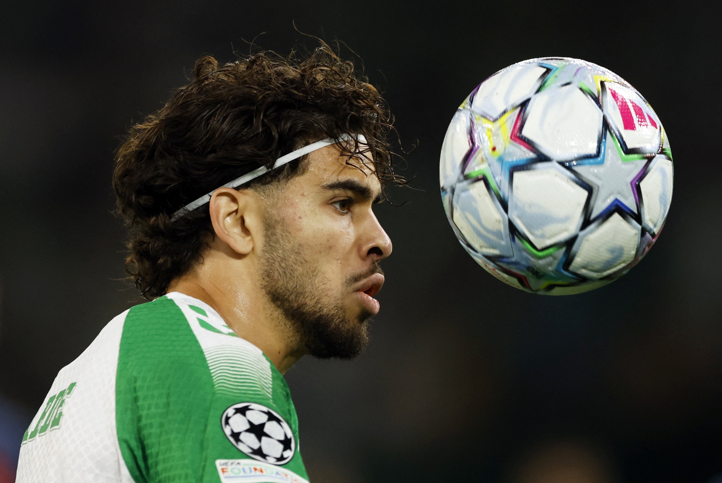 Betis toàn thắng, đứng ngang PSG, Real, Liverpool