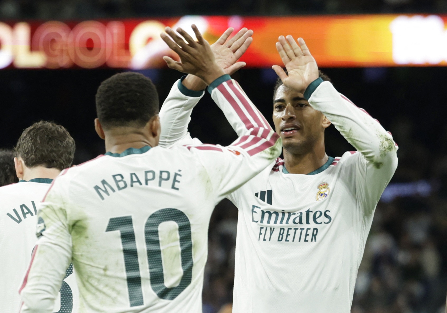 Real Madrid bất ngờ 'quay xe' ở Quả bóng Vàng