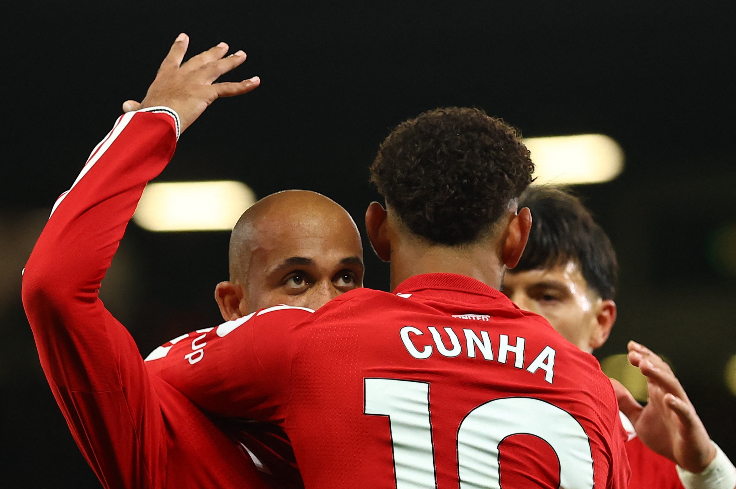 Ứng viên thay Carrick chê phòng thay đồ MU