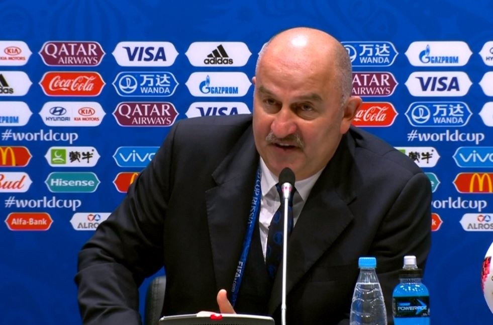 HLV Nga: 'Thua tran giong cam giac bi giai ngu som' hinh anh