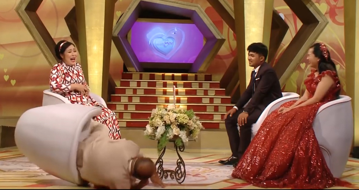 Chong kem vo 6 tuoi, hay khoc khien nhieu nguoi bat ngo hinh anh