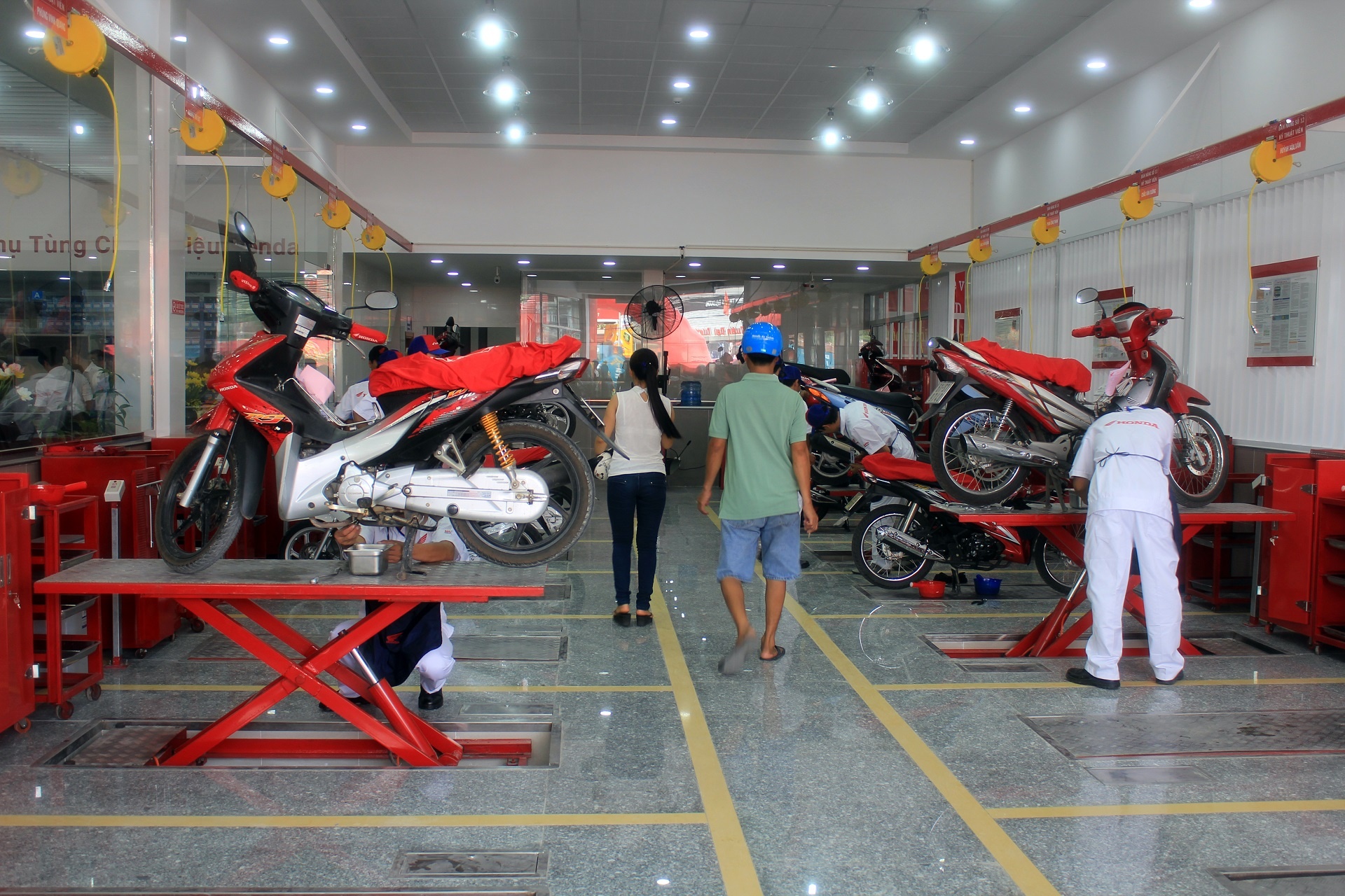 Khai truong HEAD thu 661 tai Binh Duong hinh anh