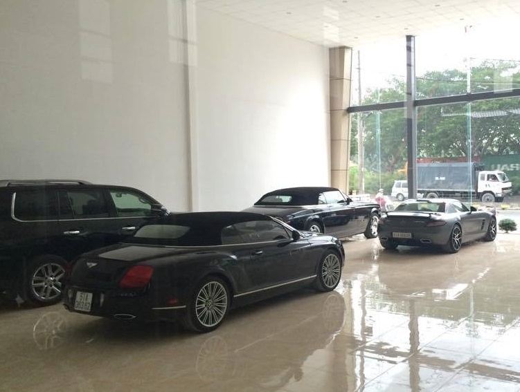 Dan sieu xe nha chong Ha Tang bat ngo hoi tu hinh anh