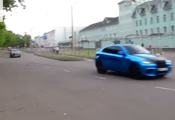 BMW X6 quay dau kho hieu hinh anh