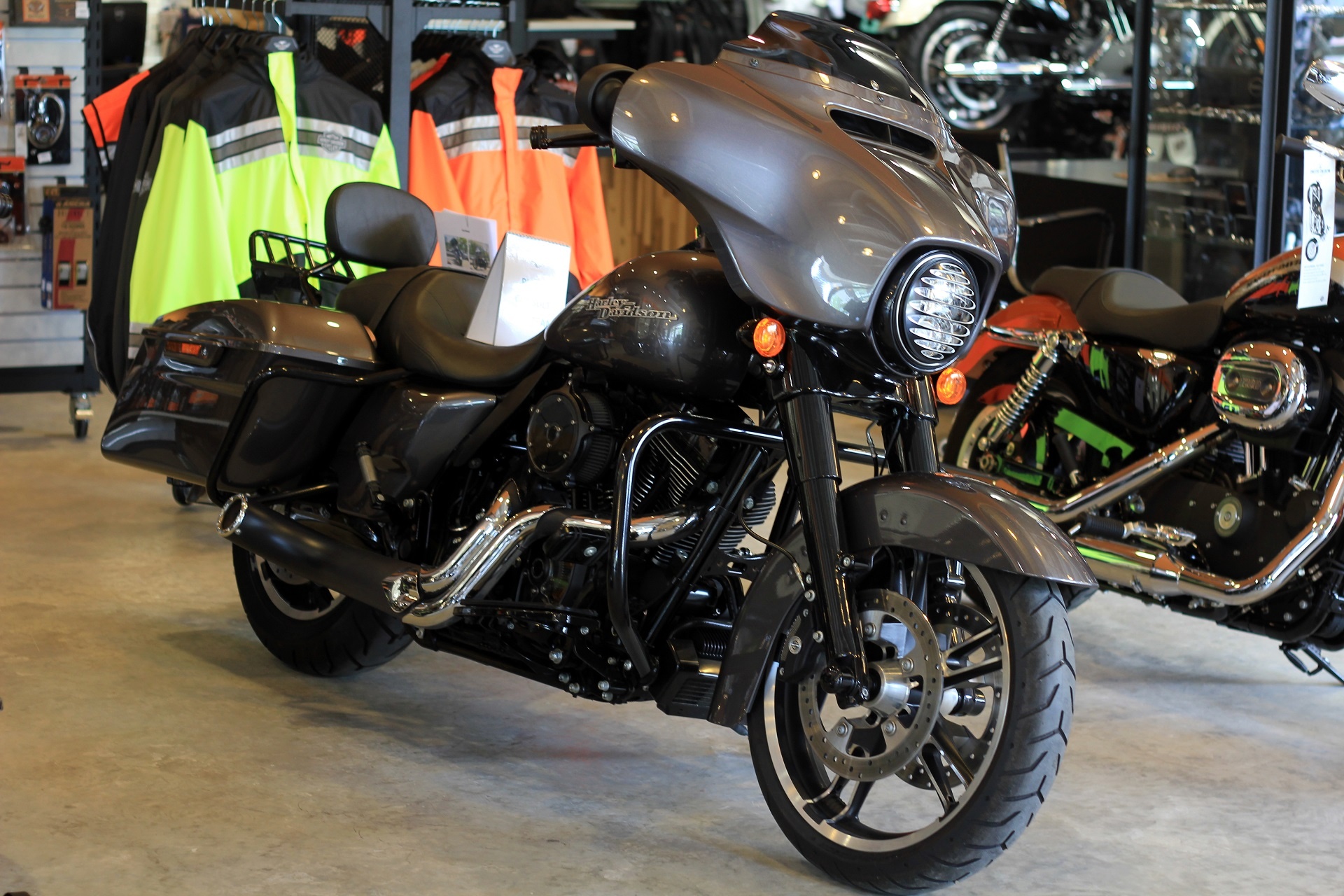 Chi 400 trieu do Harley Street Glide tien ty o Viet Nam hinh anh