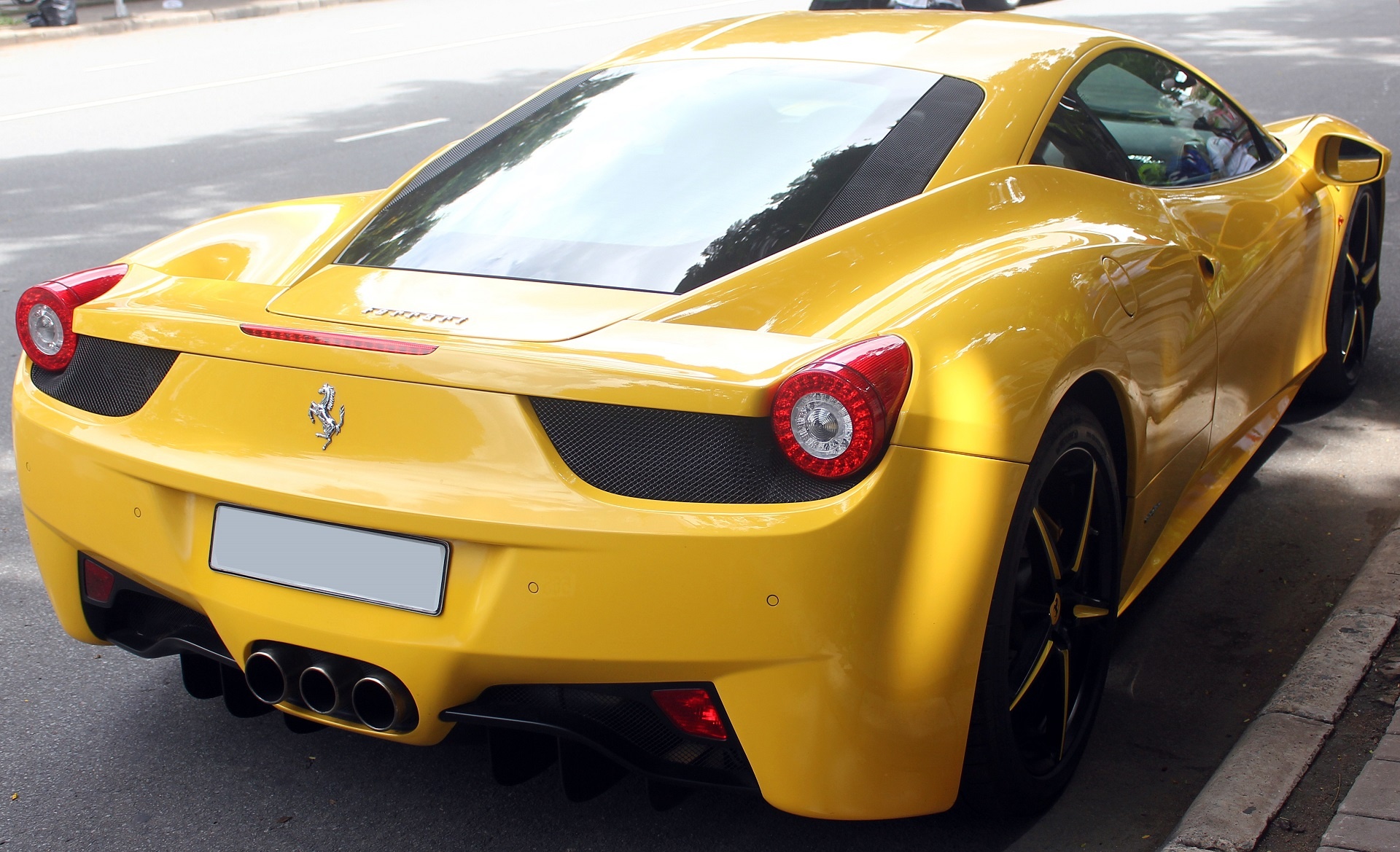 Hon 3.000 sieu xe Ferrari 458 bi thu hoi hinh anh