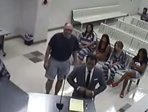 Ke cap tai App Store xuat hien tai toa hinh anh