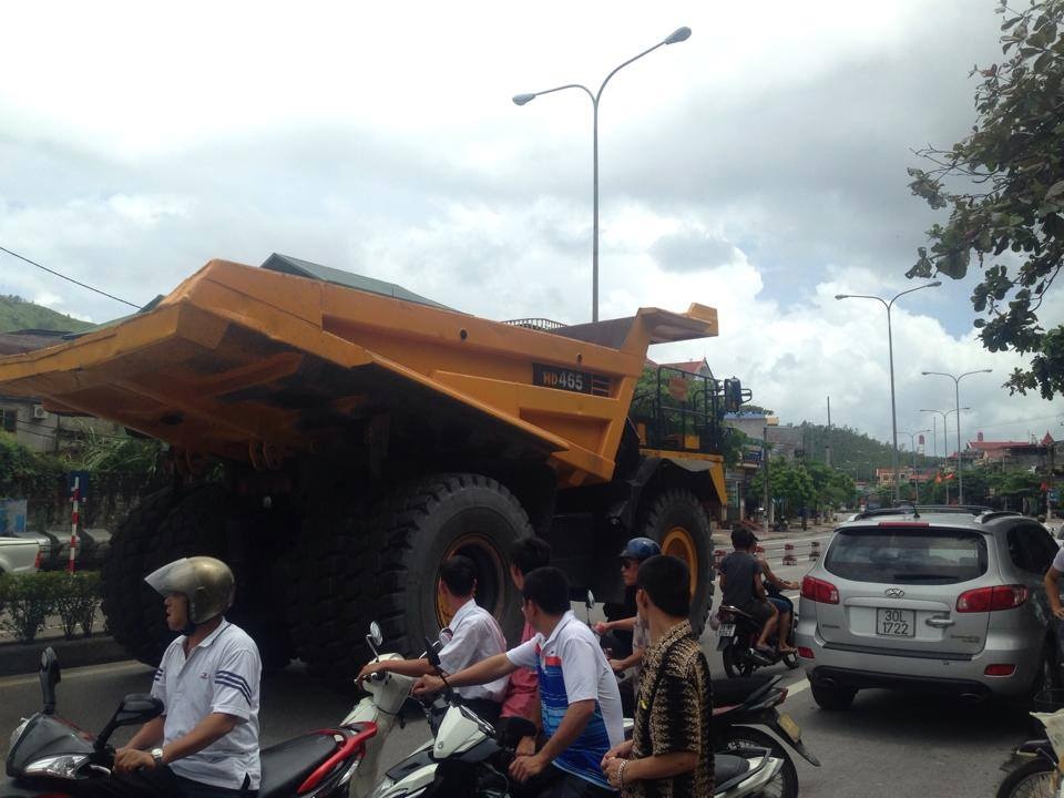 Sieu xe tai tram tan xuat hien tren duong pho Viet Nam hinh anh