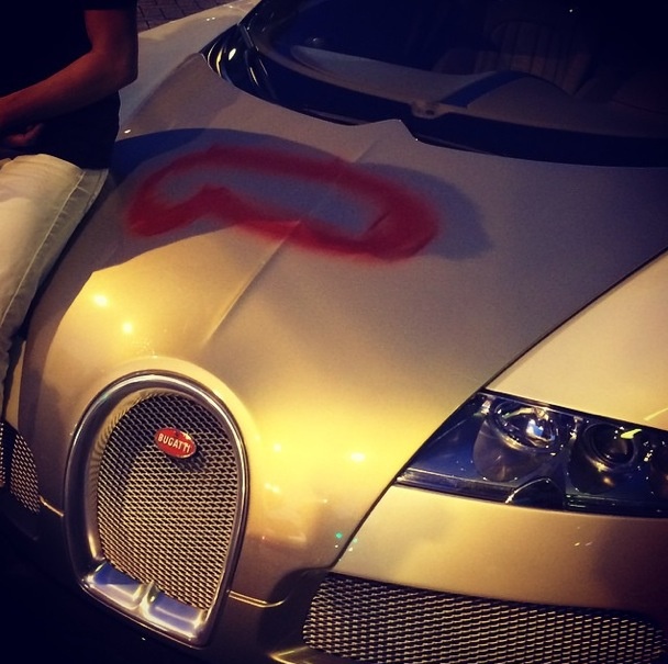 Ve bay len Bugatti Veyron hinh anh