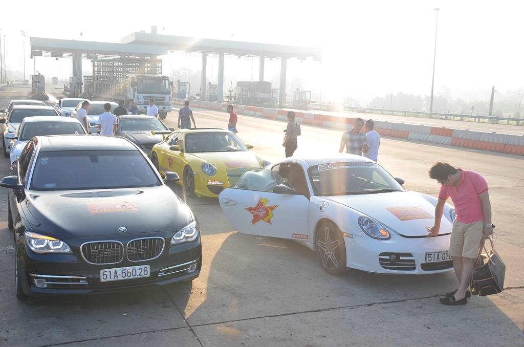 Doan sieu xe ve mien Tay lam tu thien hinh anh