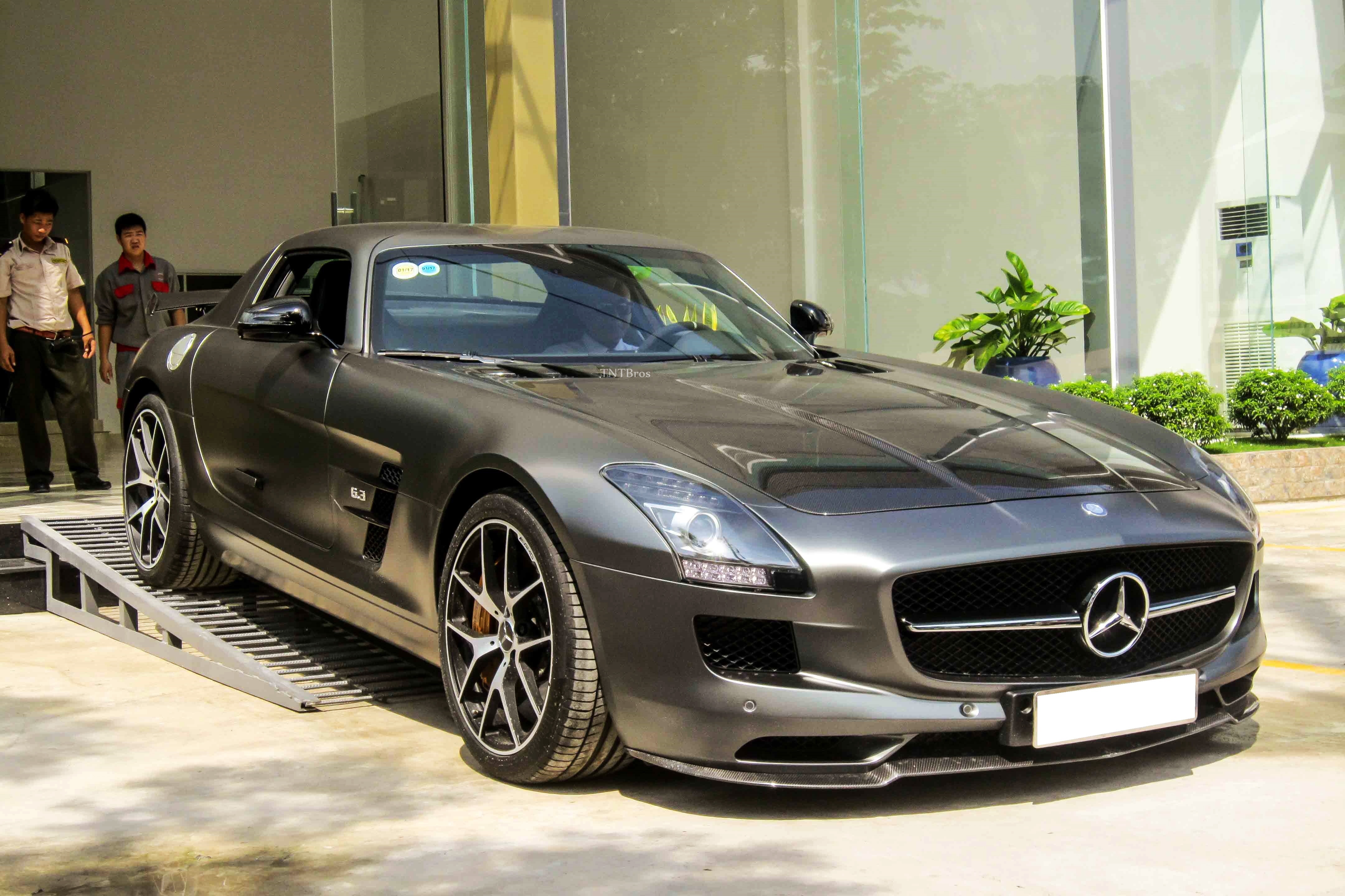 Can canh sieu xe 14 ty nha chong Ha Tang hinh anh