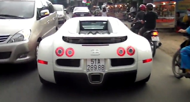 Bugatty Veyron cua Minh 