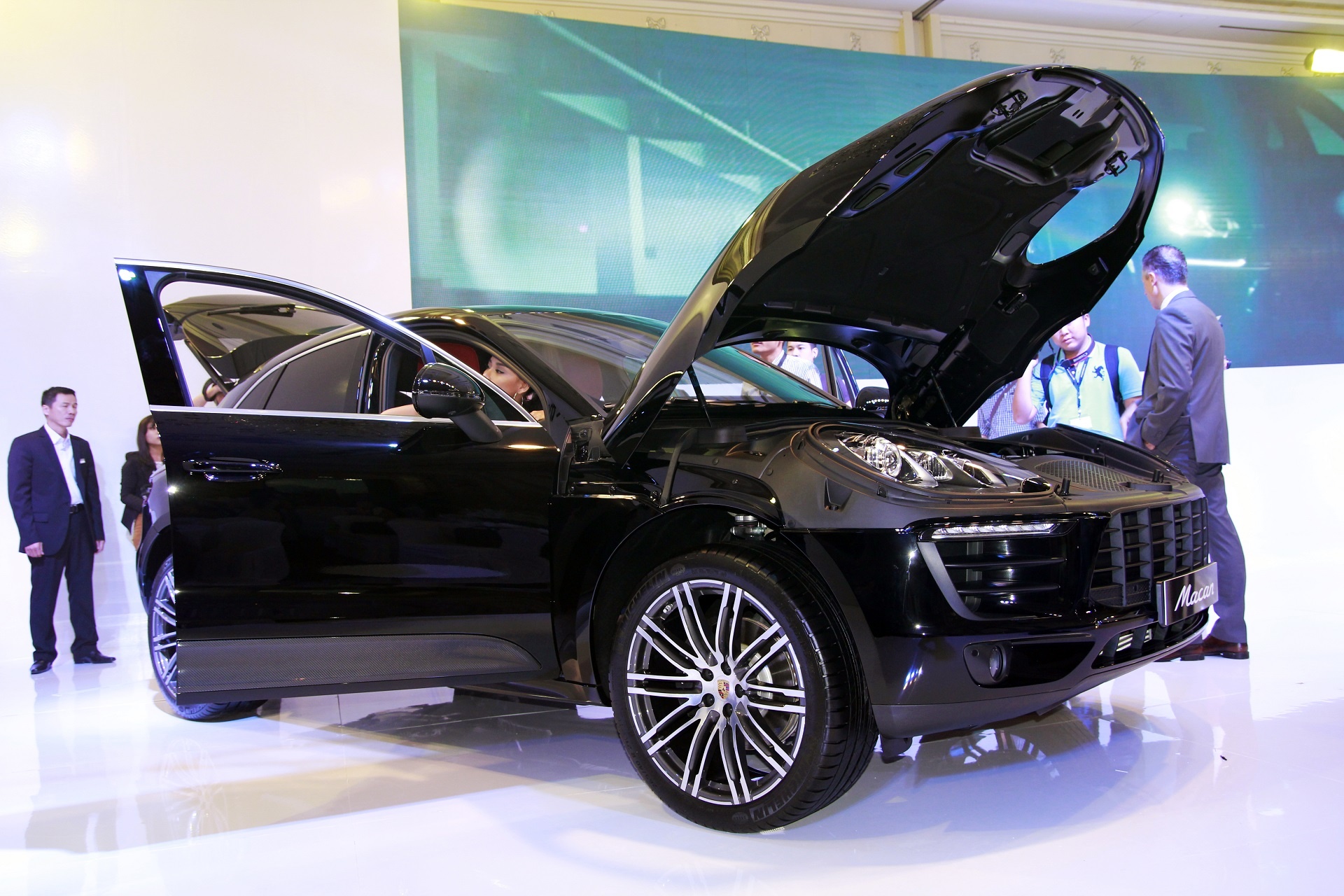 Anh chi tiet Porsche Macan vua ra mat tai Viet Nam hinh anh