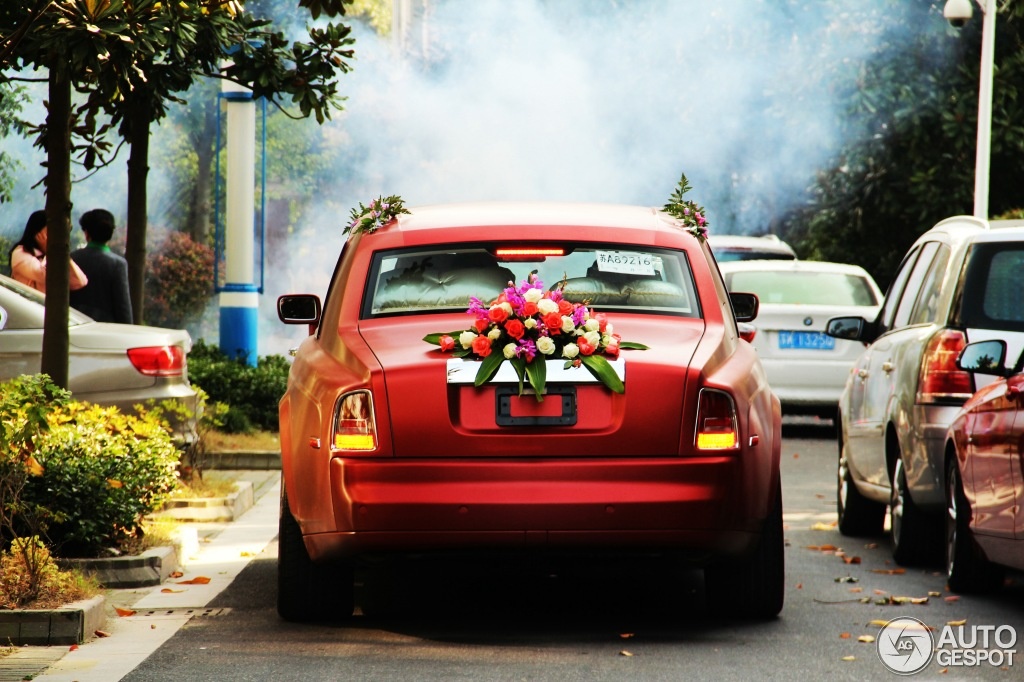 Rolls-Royce va Maybach cung mau lam xe hoa hinh anh