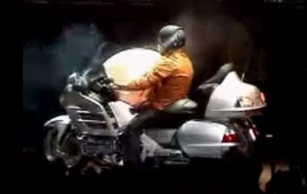 Tui khi tren Honda Goldwing Airbag no hinh anh