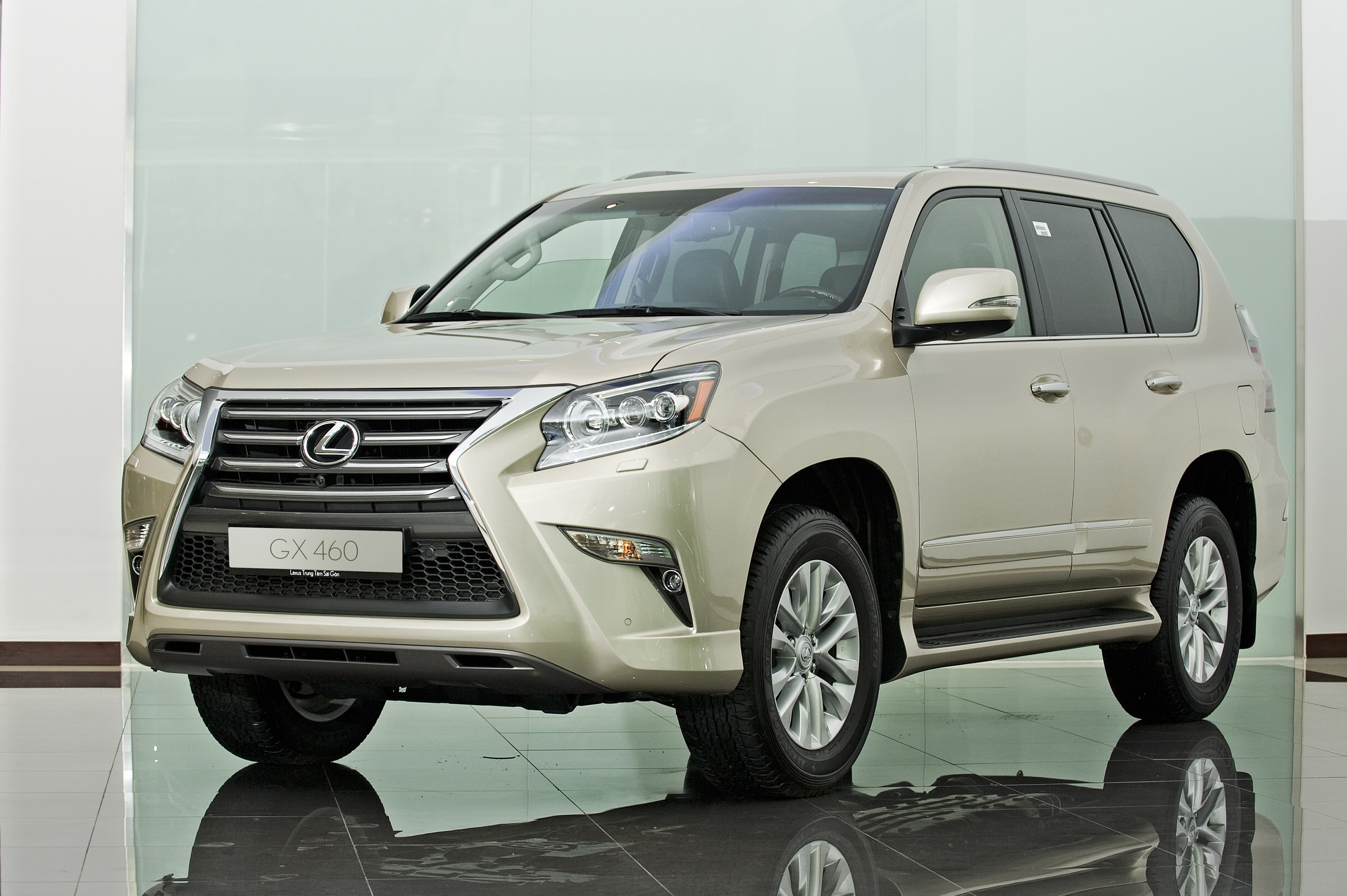 Lexus GX 460 ra mat tai Viet Nam, gia hon 3,7 ty dong hinh anh