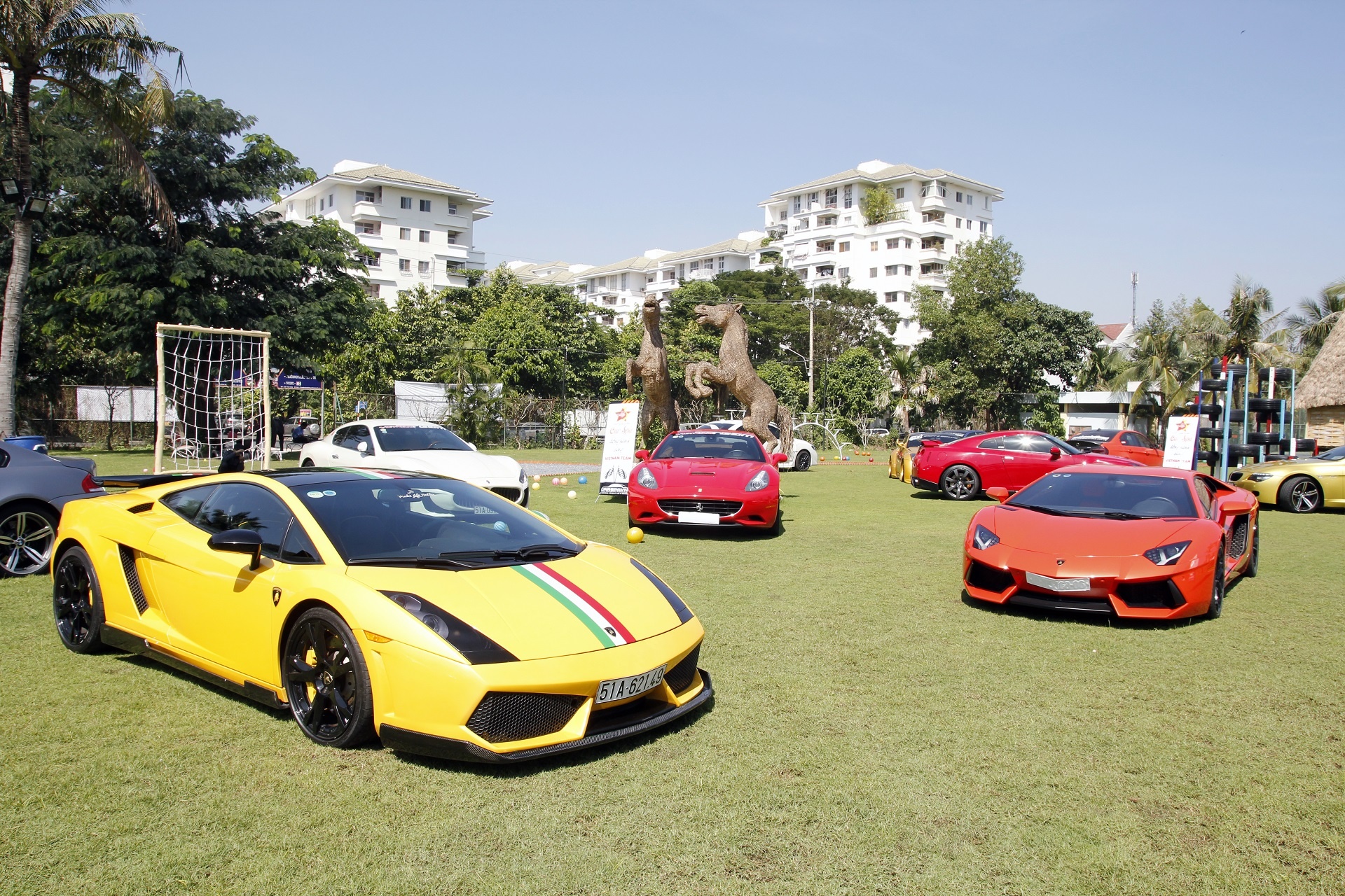 Dan sieu xe hang dau Viet Nam bat ngo hoi tu tai Sai Gon hinh anh