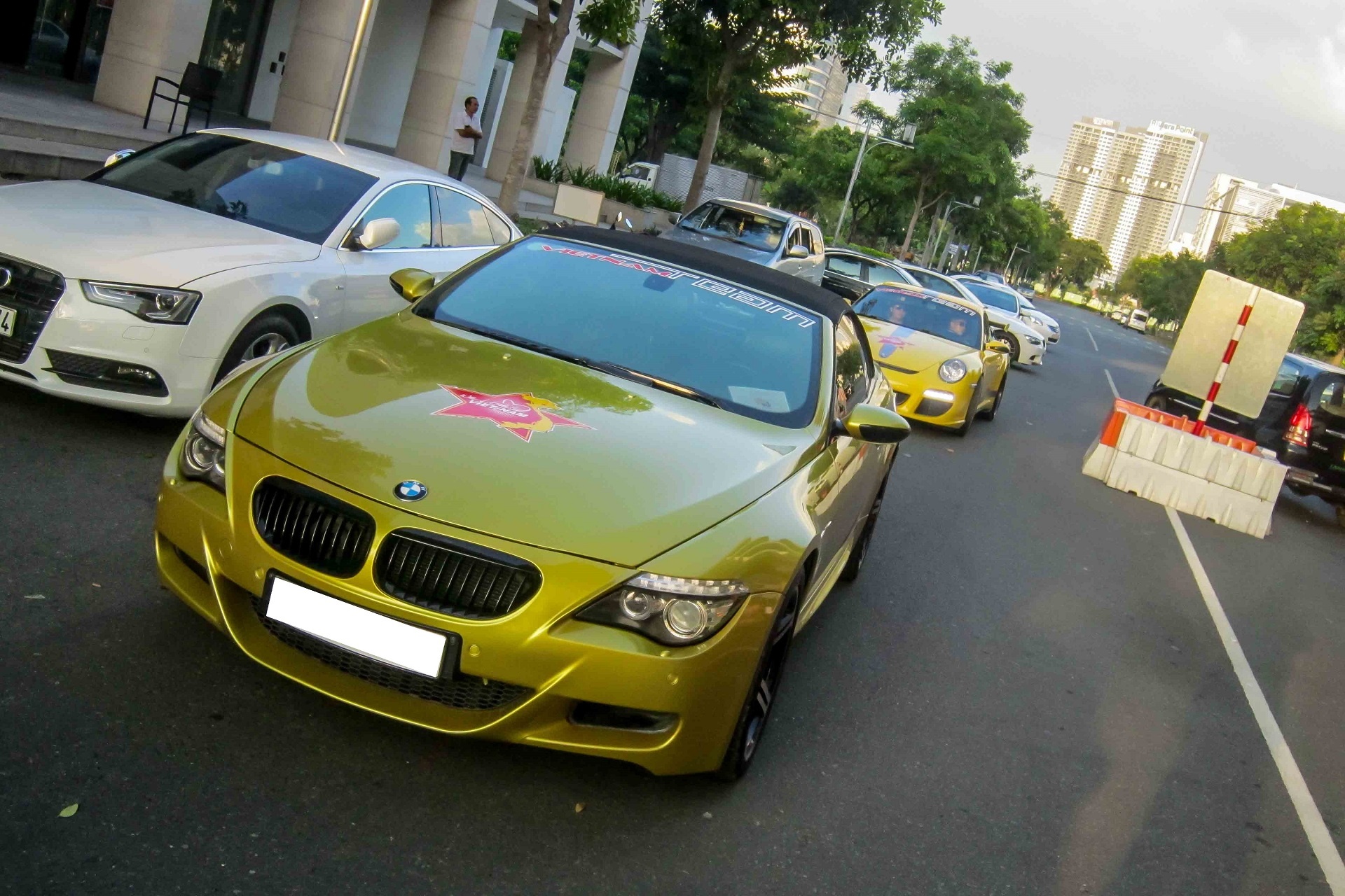 Doan xe the thao tu hop chuan bi sinh nhat cau lac bo BMW hinh anh