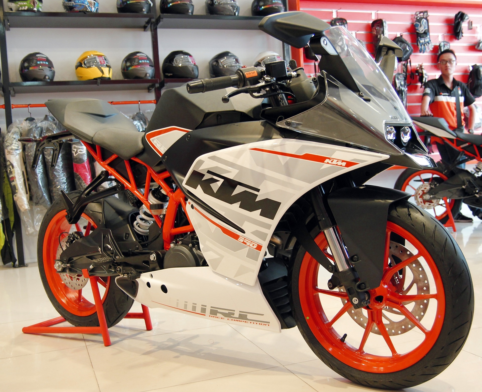 Anh chi tiet bo doi KTM RC vua ra mat tai Viet Nam hinh anh