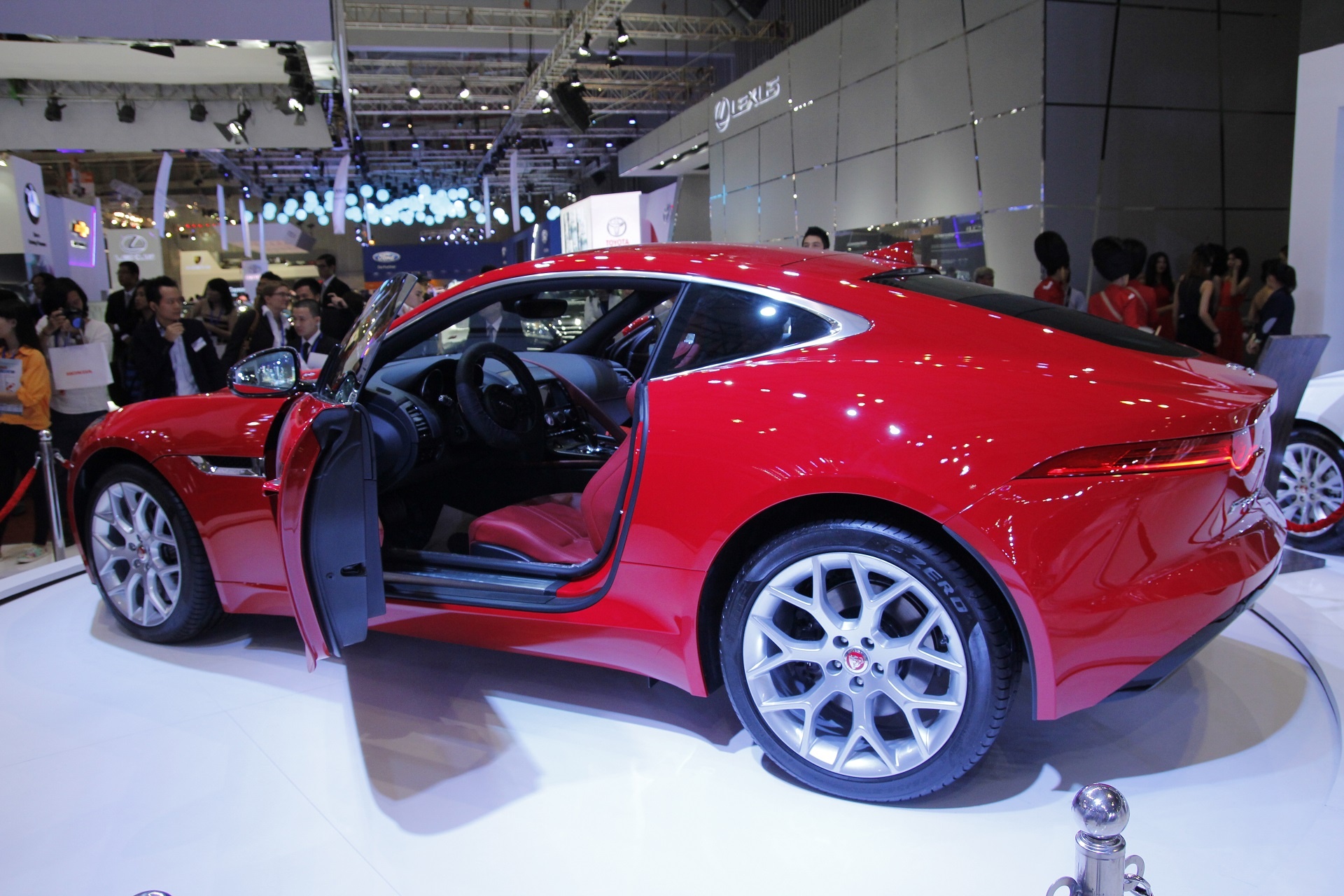 Xe sang Jaguar F-Type S tai Vietnam Motor Show 2014 hinh anh